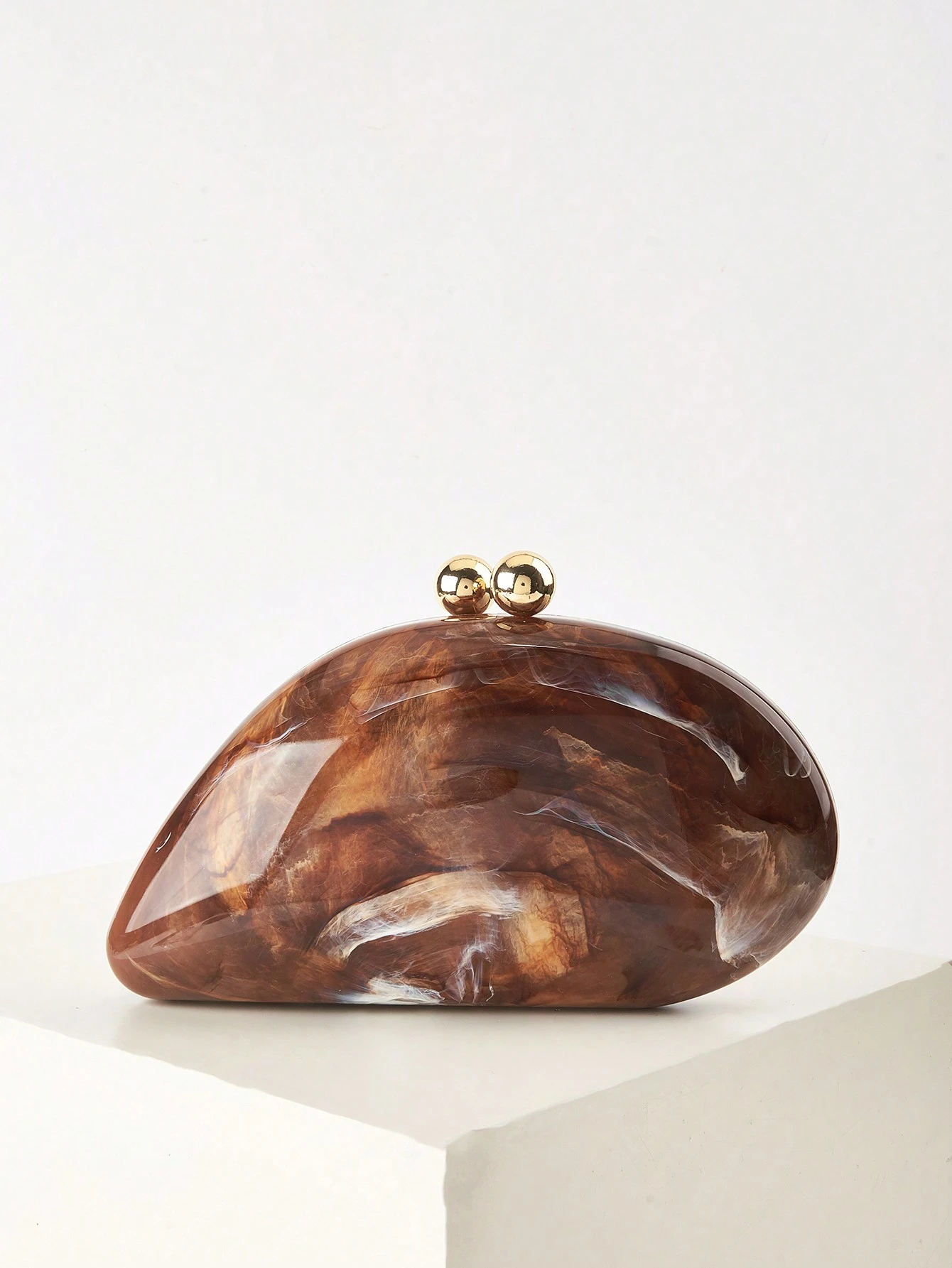 Cette élégante et charmante pochette en acrylique présente un design dégradé de couleurs, — vue 2