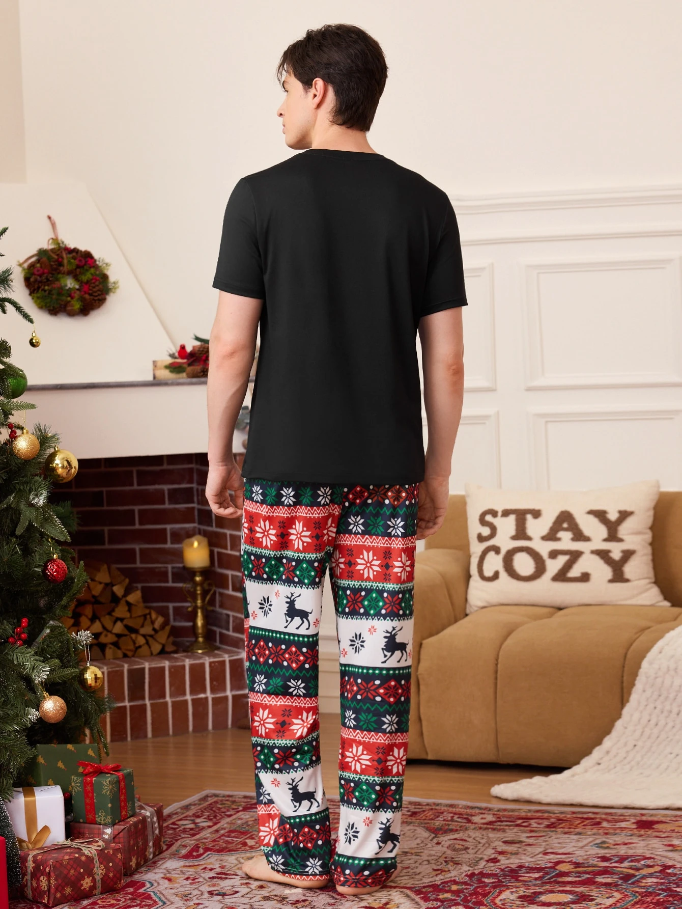 CoupledUp Ensemble de vêtements d'intérieur pour hommes: T-shirt noir à col rond avec — vue 4