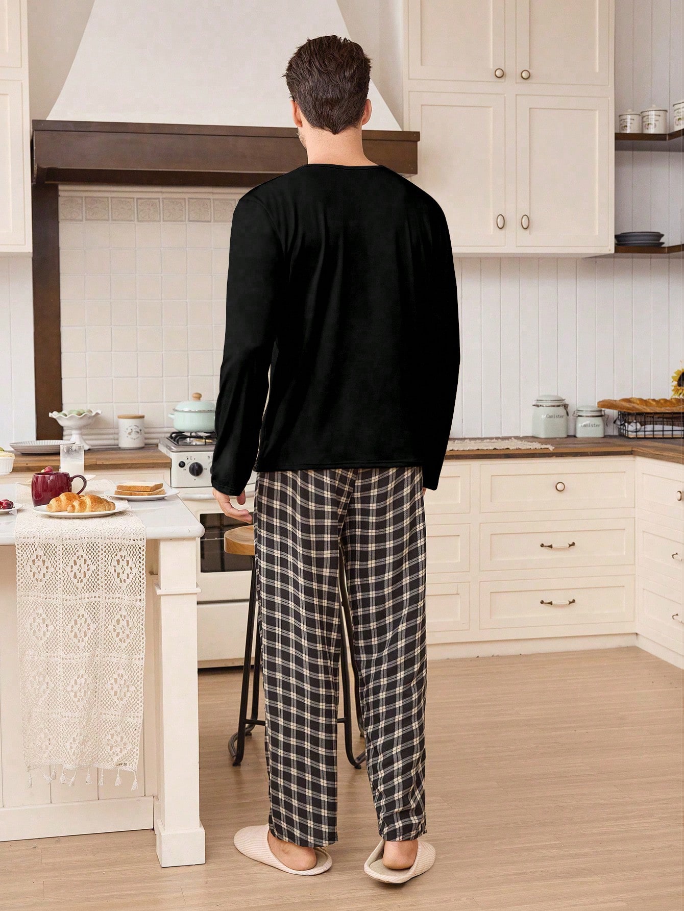 CoupledUp Ensemble de pyjama col rond à manches longues à carreaux pour hommes. Pyjama à — vue 4