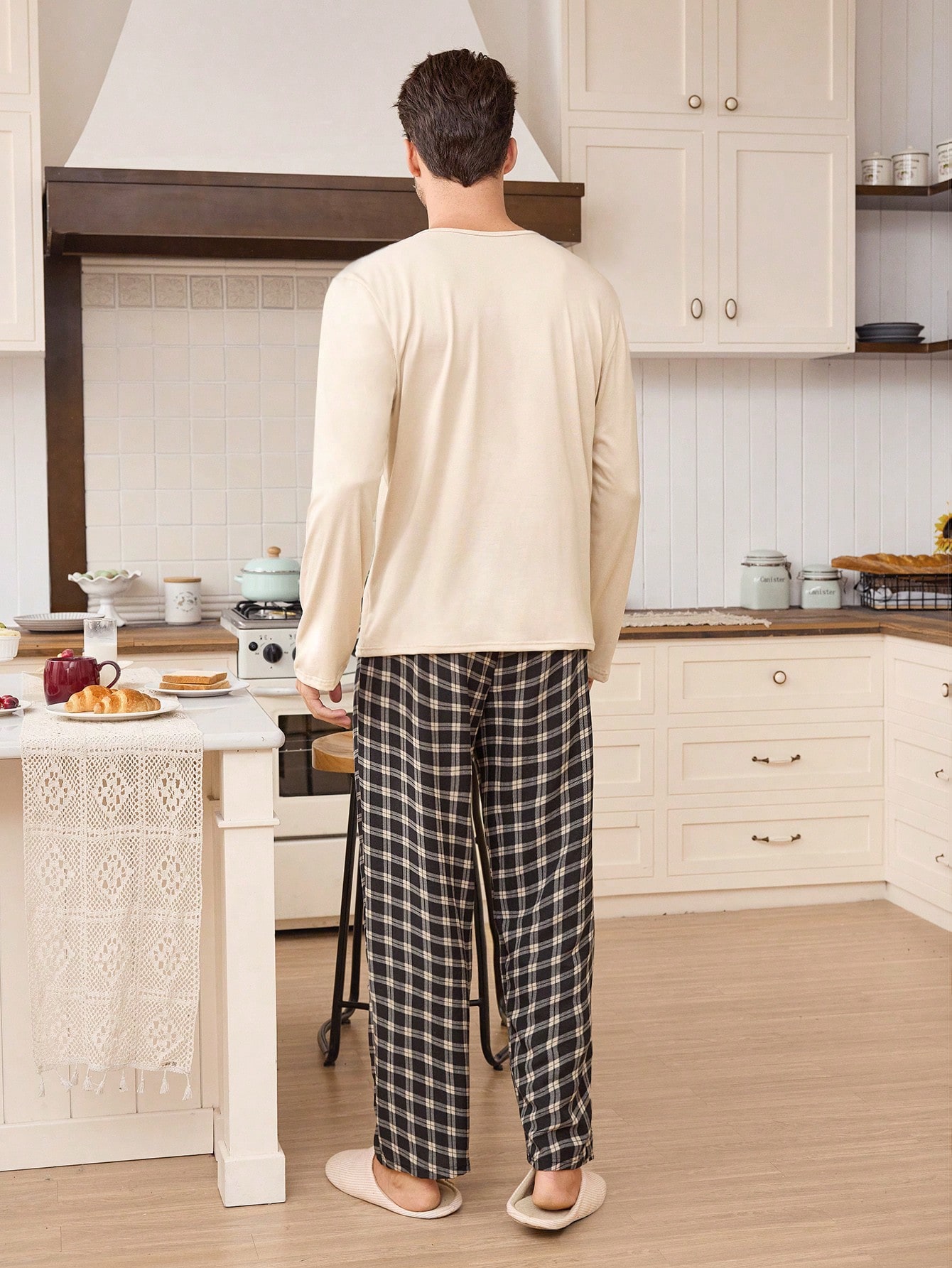 CoupledUp Ensemble de pyjama col rond à manches longues à carreaux pour hommes. Pyjama à — vue 3
