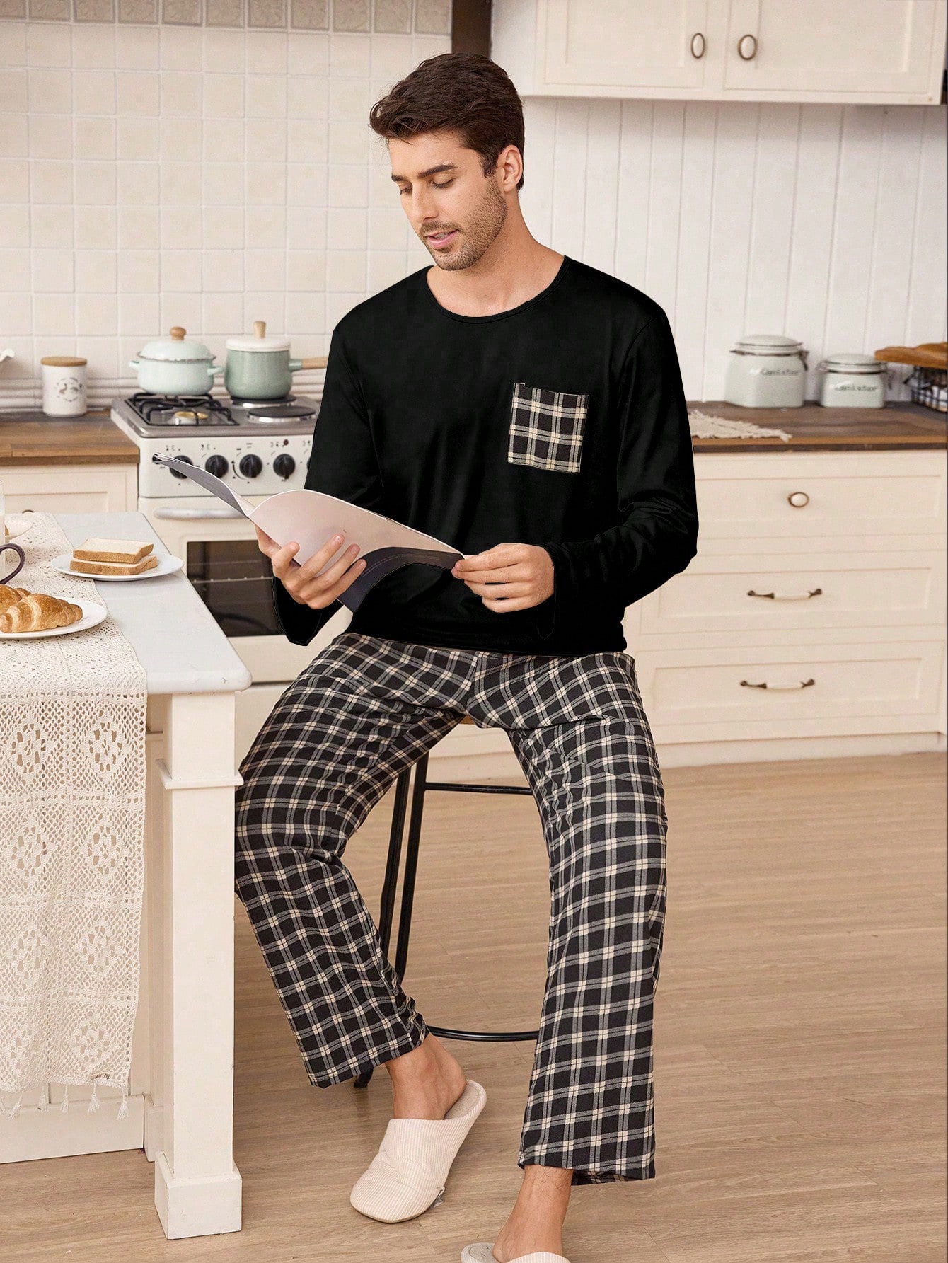 CoupledUp Ensemble de pyjama col rond à manches longues à carreaux pour hommes. Pyjama à — vue 10