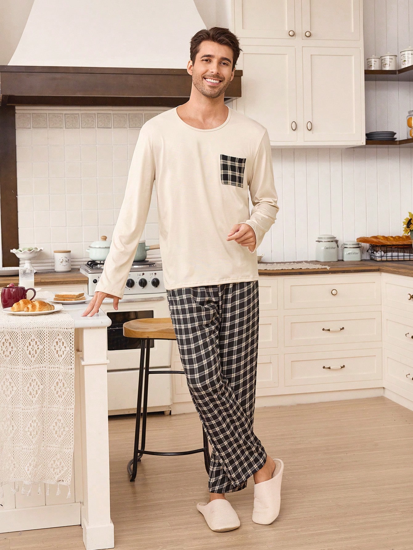 CoupledUp Ensemble de pyjama col rond à manches longues à carreaux pour hommes. Pyjama à — vue 7