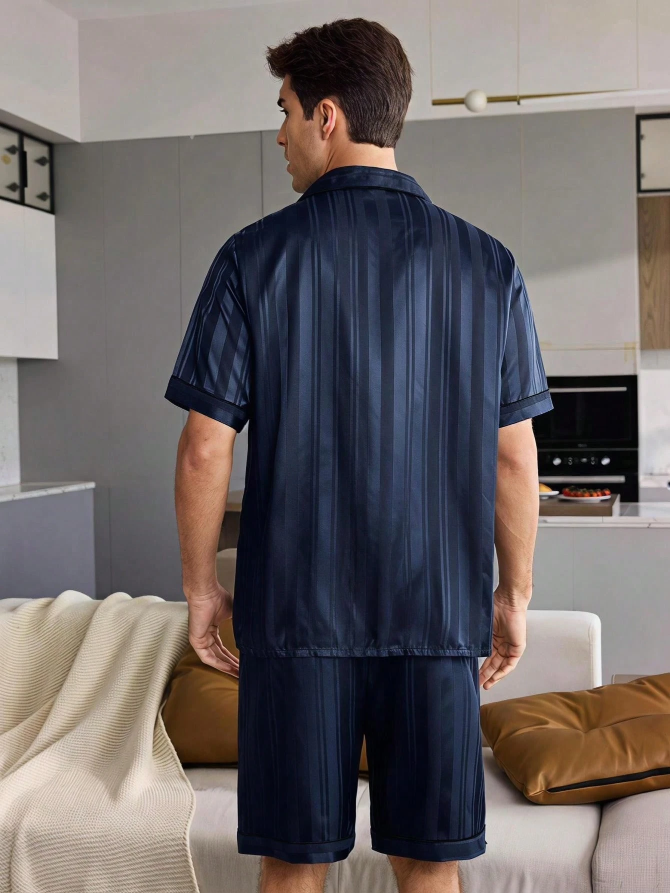 CoupledUp Ensemble de pyjama homme en fausse soie jacquard avec manches courtes & short — vue 8