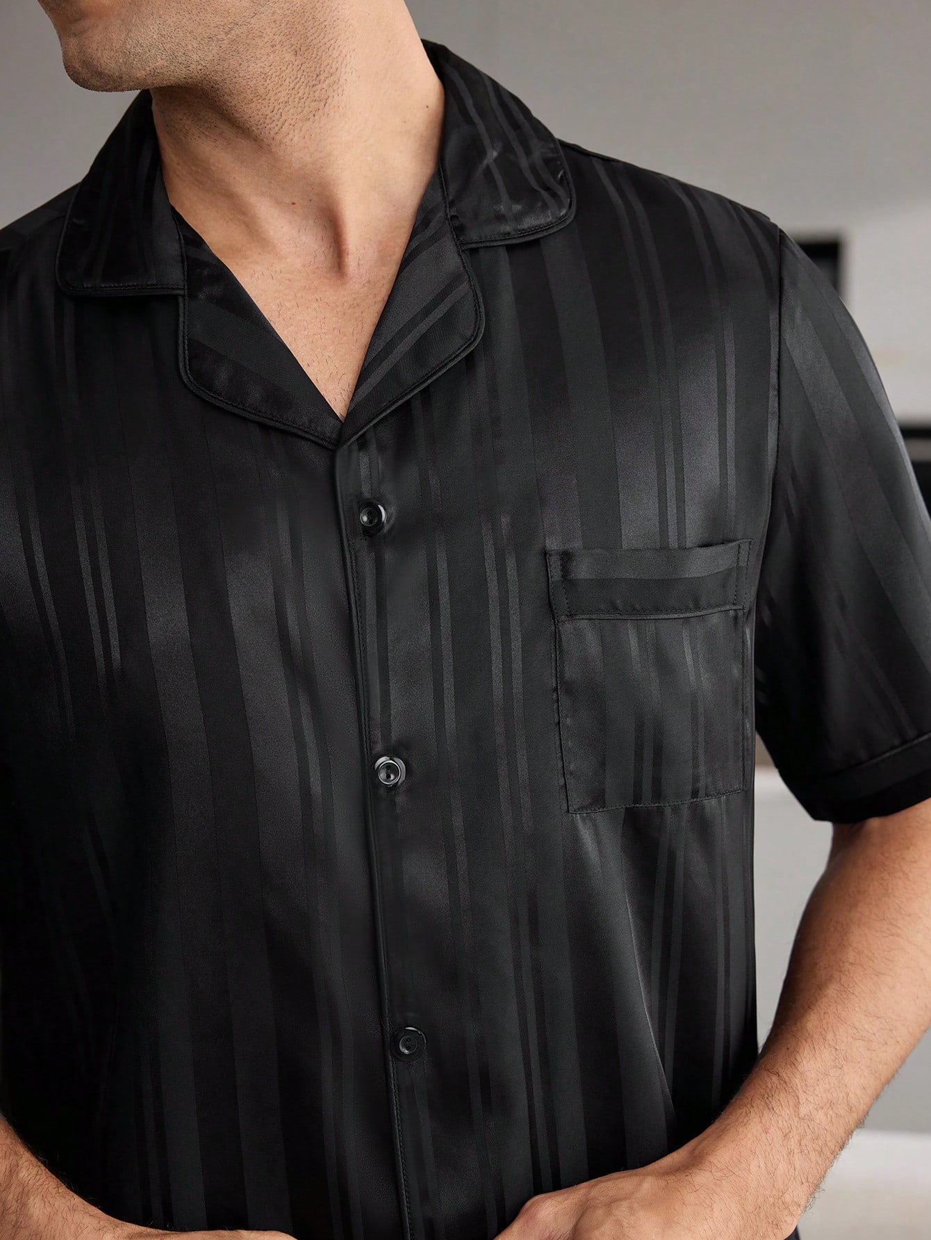 CoupledUp Ensemble de pyjama homme en fausse soie jacquard avec manches courtes & short — vue 9