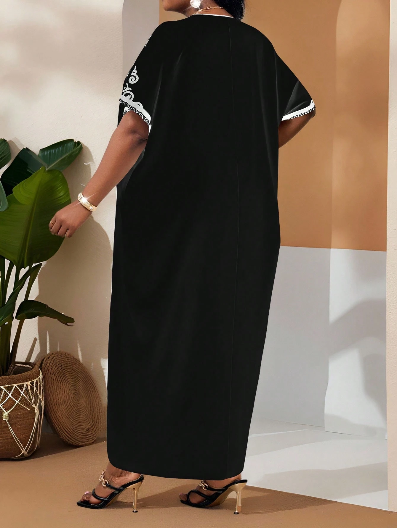Lady Robe élégante à manches courtes avec imprimé tout-sur-tout et encolure — vue 6
