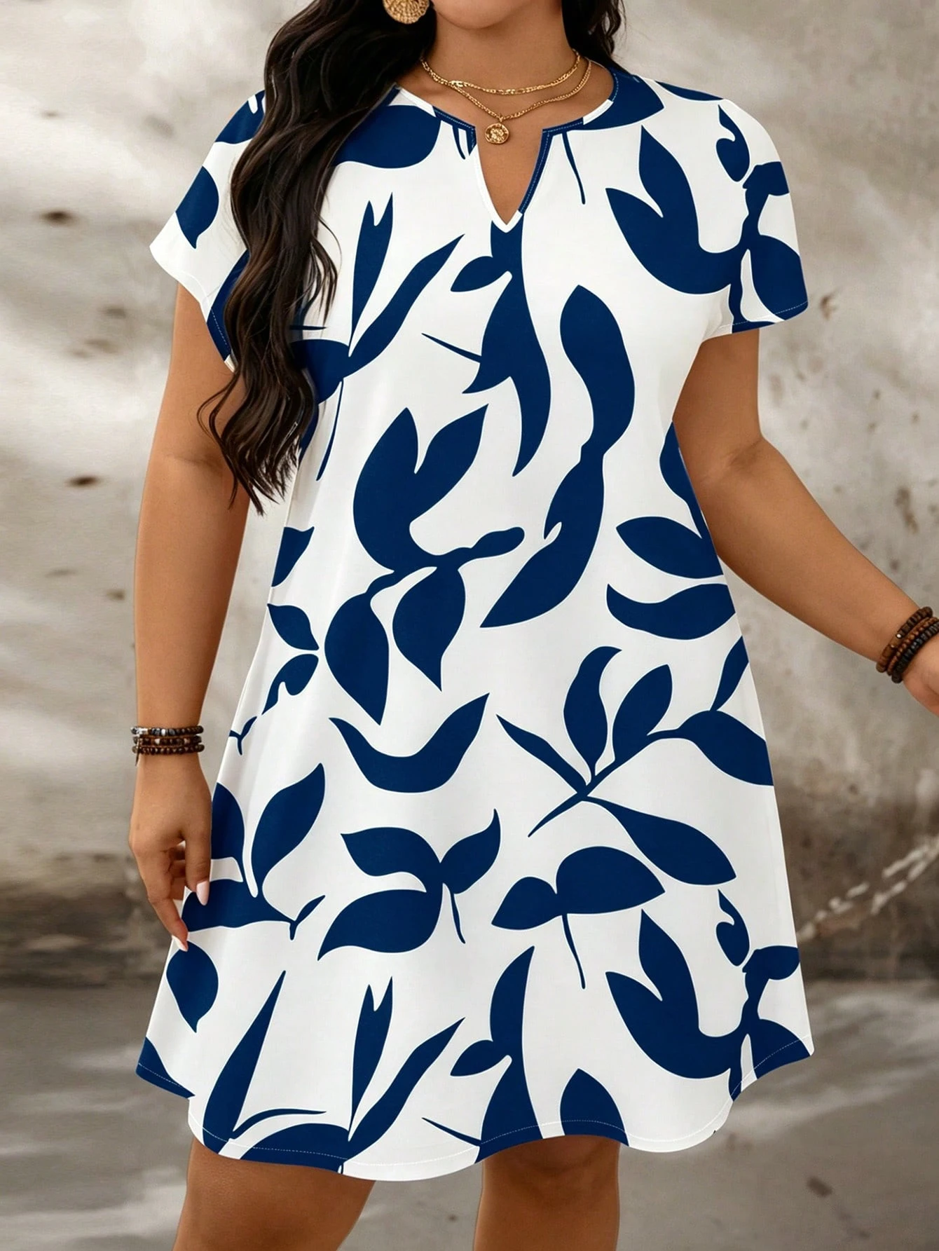 Robe d'été grande taille à fleurs avec col en V échancré et manches — vue 5