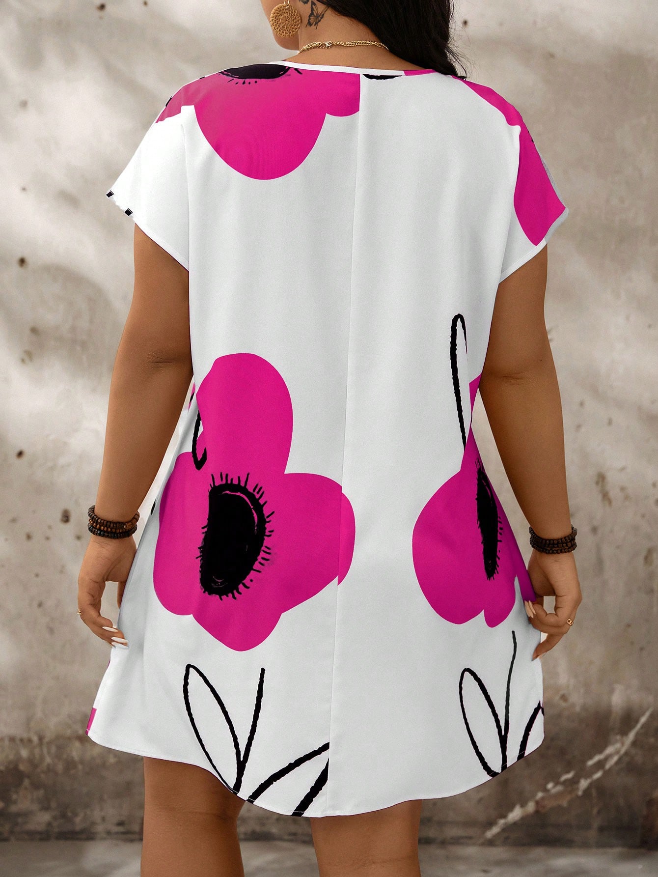Robe d'été grande taille à fleurs avec col en V échancré et manches — vue 6