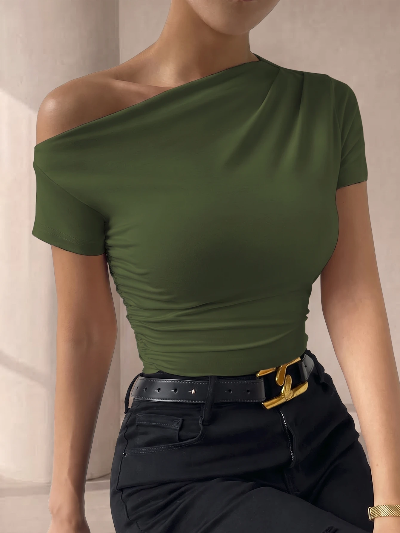 Glyssa T-shirt ajusté à col asymétrique froncé de couleur unie d'été — vue 3