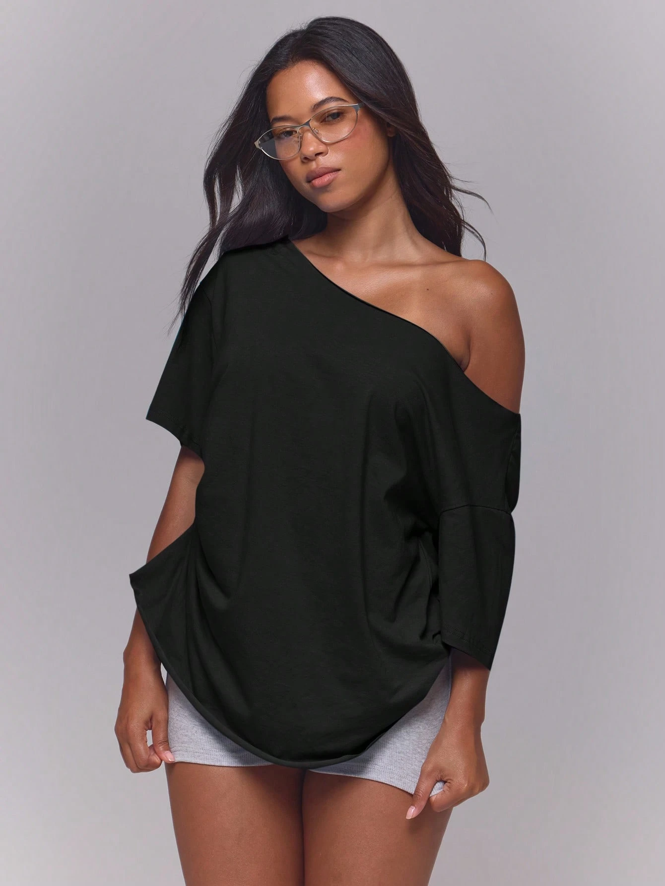 MUSERA T-shirt long oversize blanc en jersey, épaules dénudées, ourlet brut, taille — vue 2