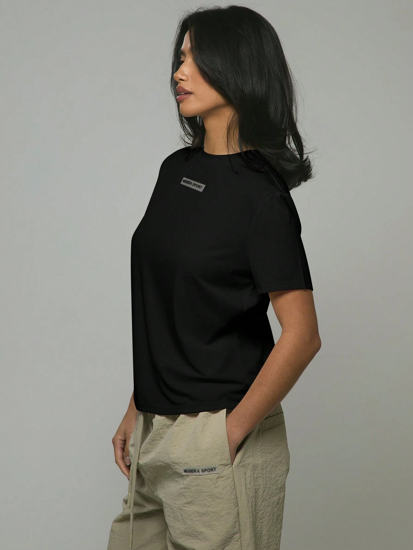 Musera Sport T-shirt à manches courtes en jersey doux avec panneau logo. Idéal pour la — vue 3