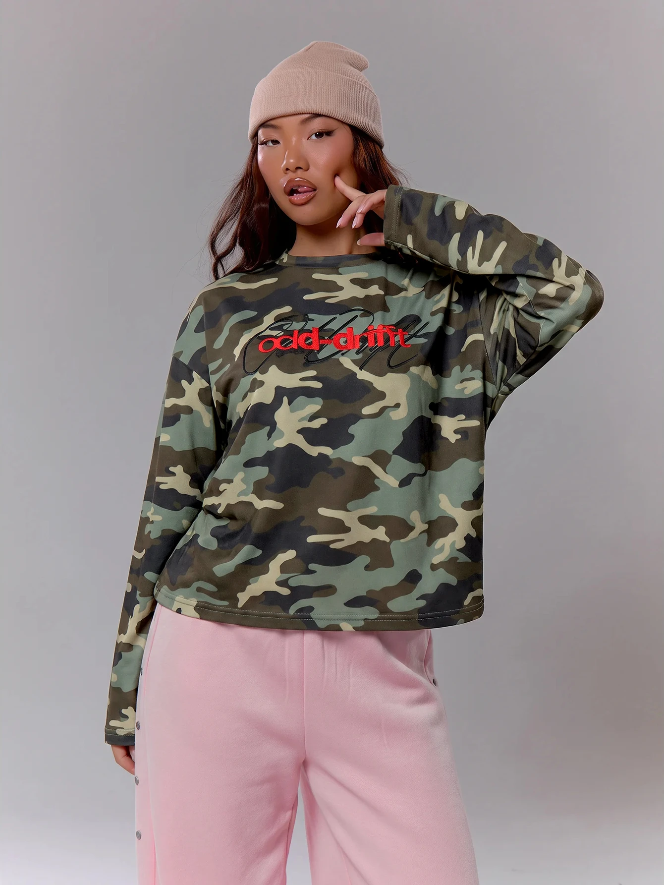 MUSERA Top à manches longues surdimensionné avec imprimé graphique camouflage, style — vue 3