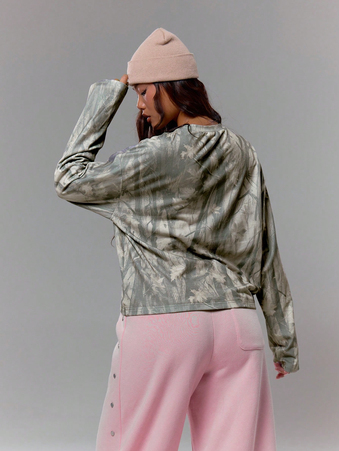 MUSERA Top à manches longues surdimensionné avec imprimé graphique camouflage, style — vue 6