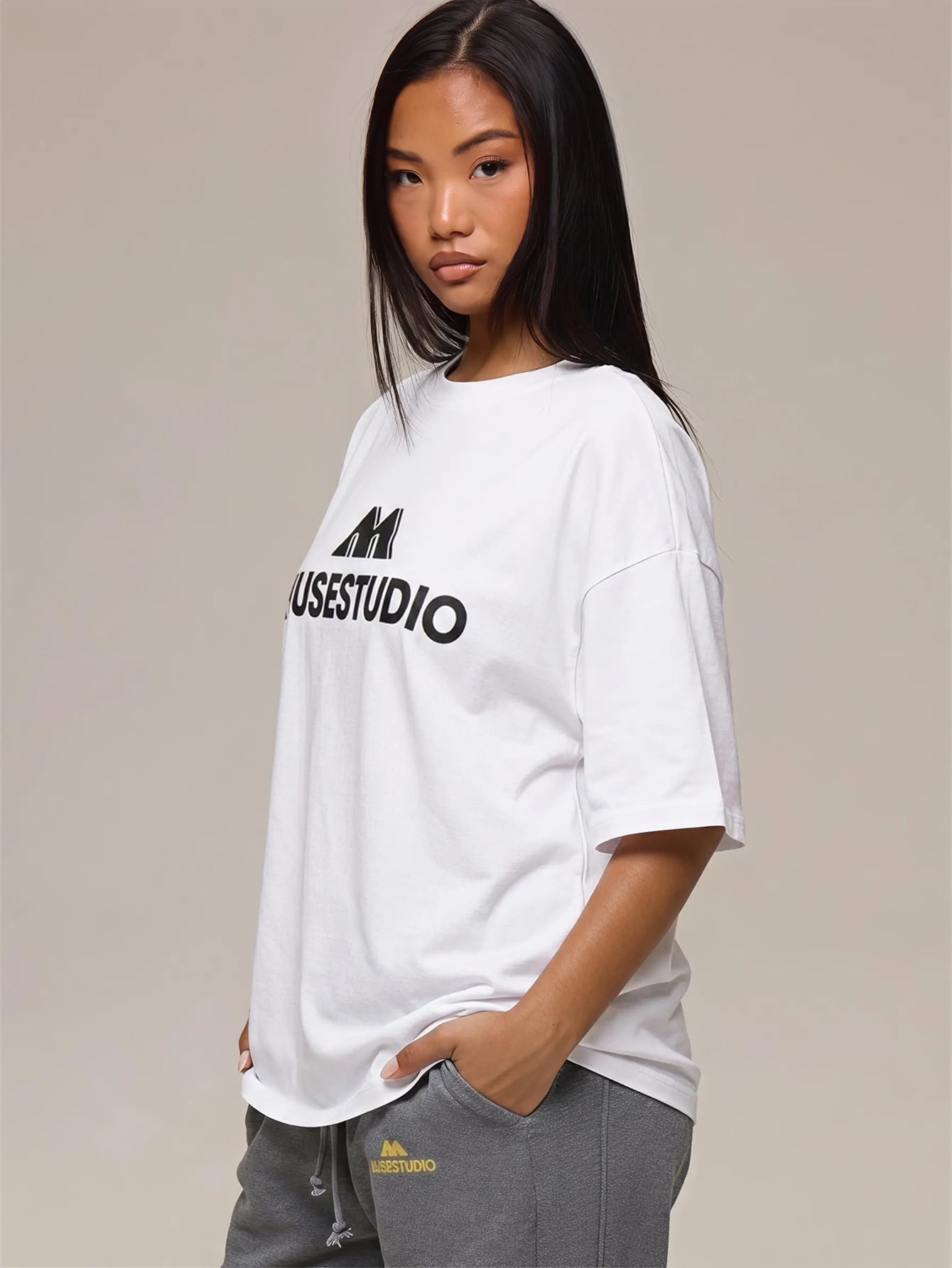 MUSERA T-shirt avec détail de logo graphique noir et blanc, tenue décontractée d'été, — vue 12
