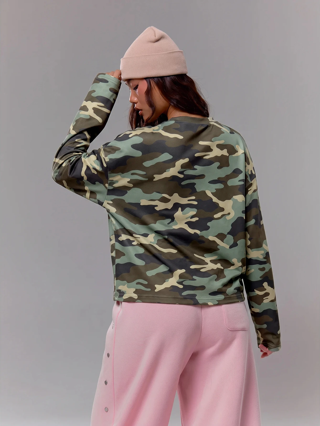 MUSERA Top à manches longues surdimensionné avec imprimé graphique camouflage, style — vue 7
