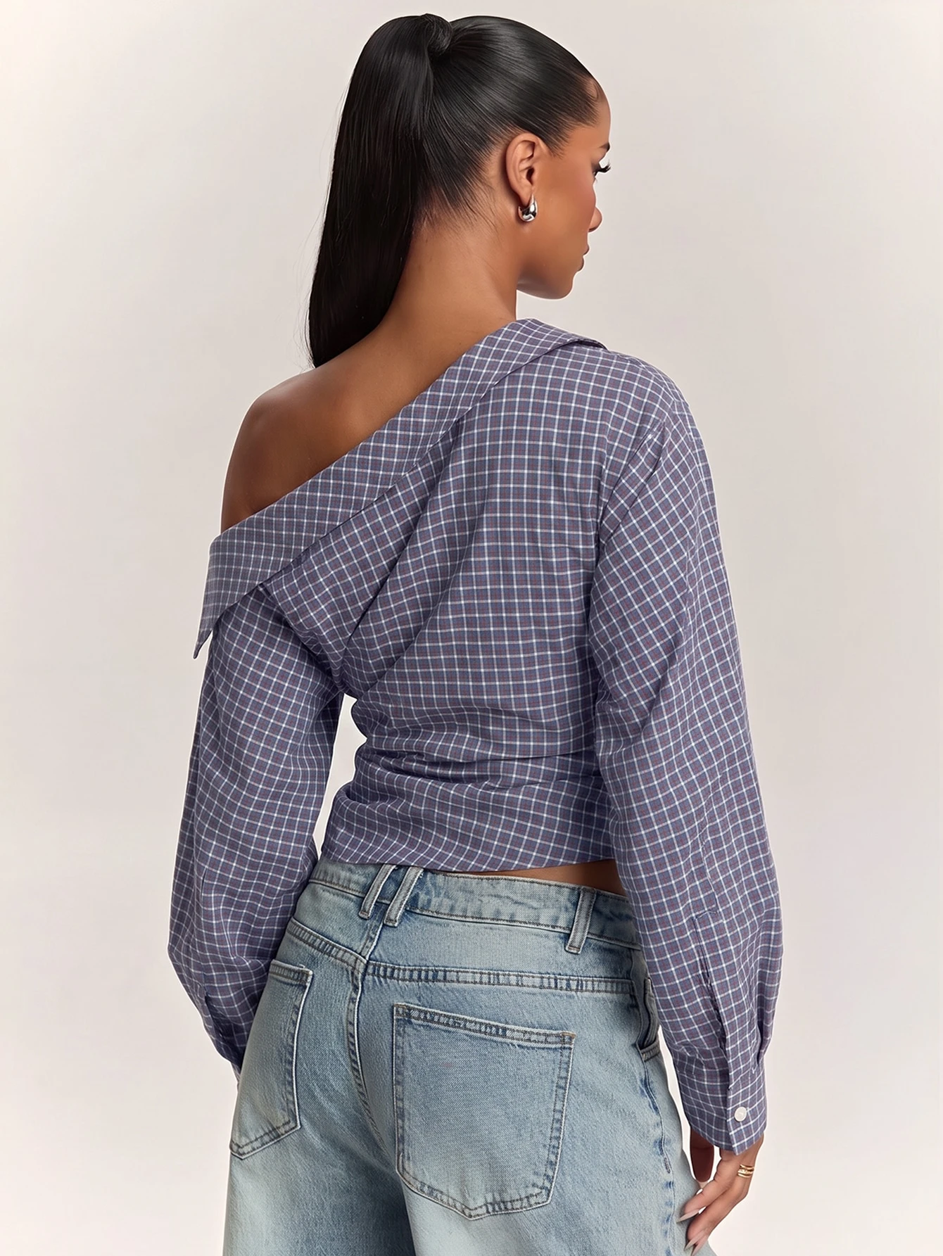Chemise déconstruite élégante pour femme avec épaules dénudées, chemise bleue — vue 8