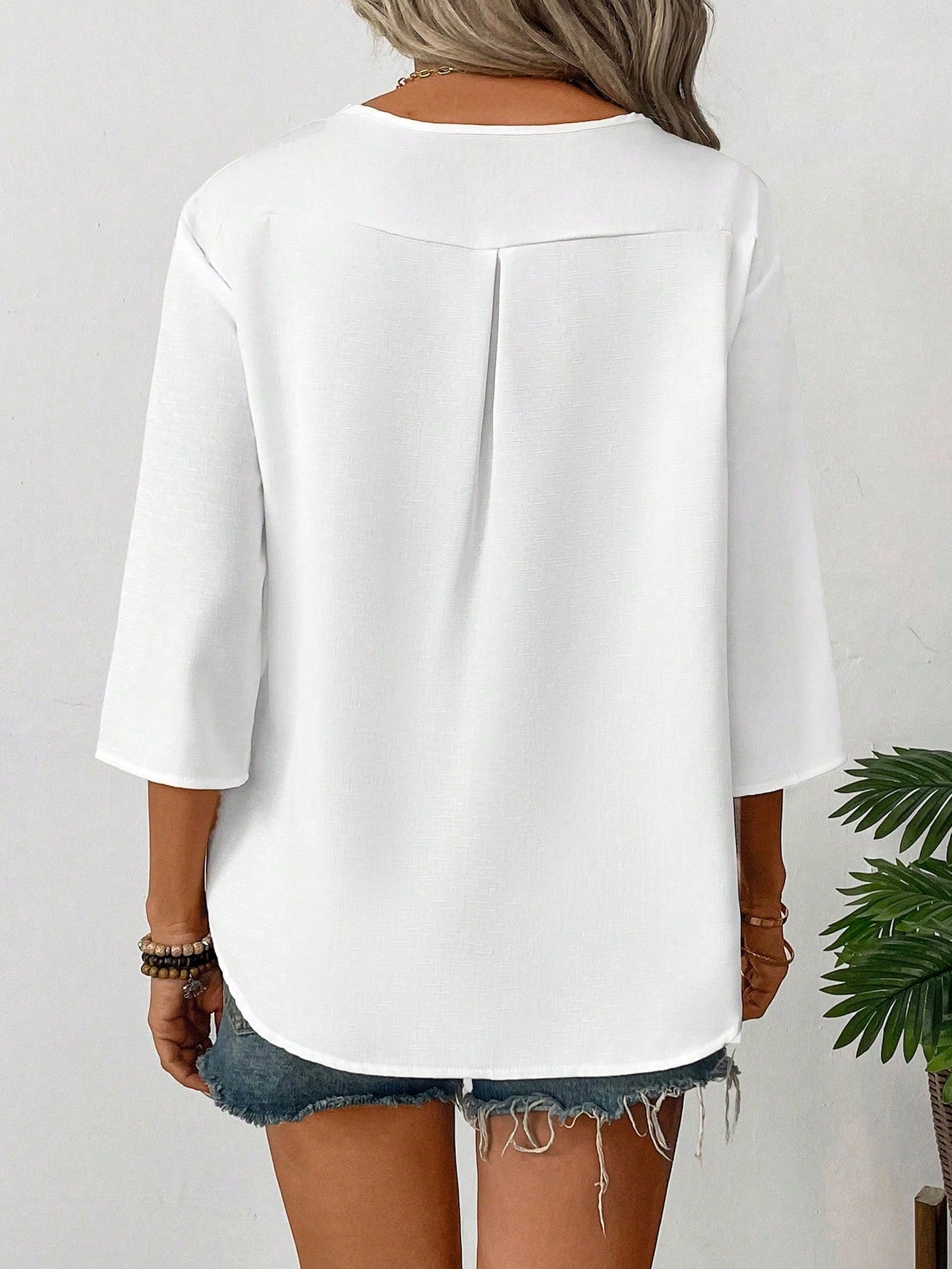 Blouse pour femme à manches 3/4 et col en V minimaliste, adaptée aux — vue 11