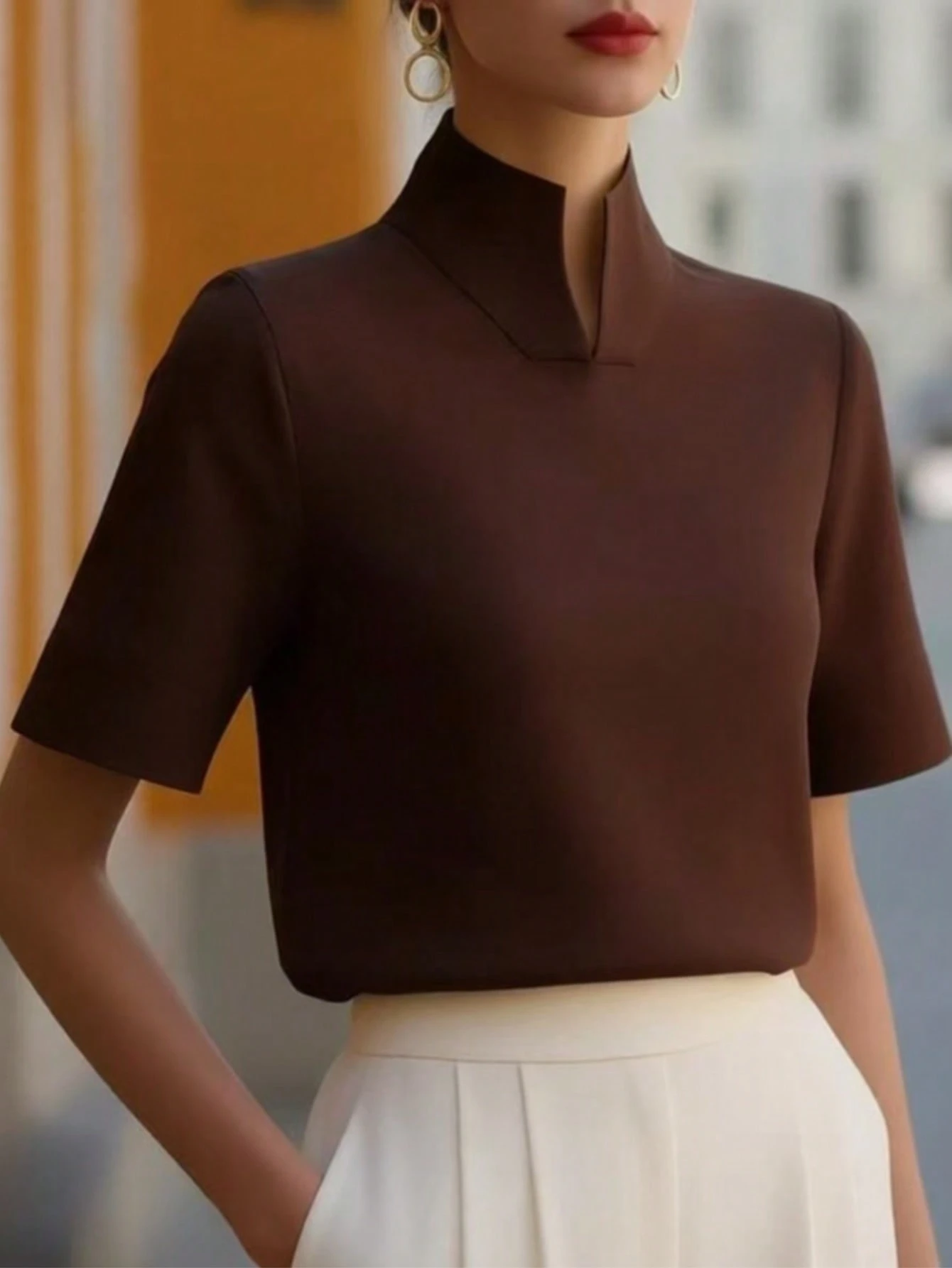 Blouse élégante pour femme à col chinois, manches courtes, couleur abricot, tricot côtelé — vue 6