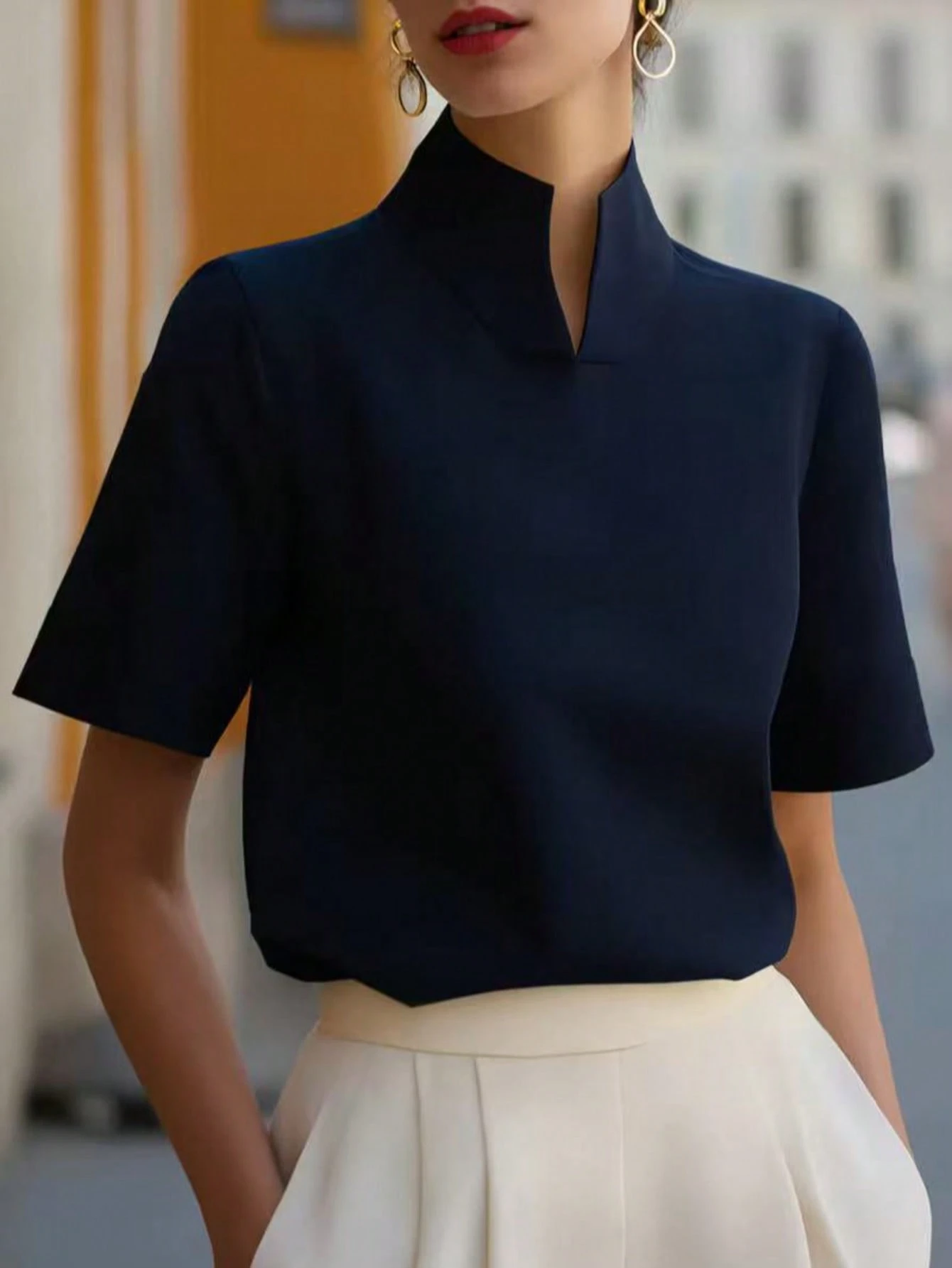 Blouse élégante pour femme à col chinois, manches courtes, couleur abricot, tricot côtelé — vue 3