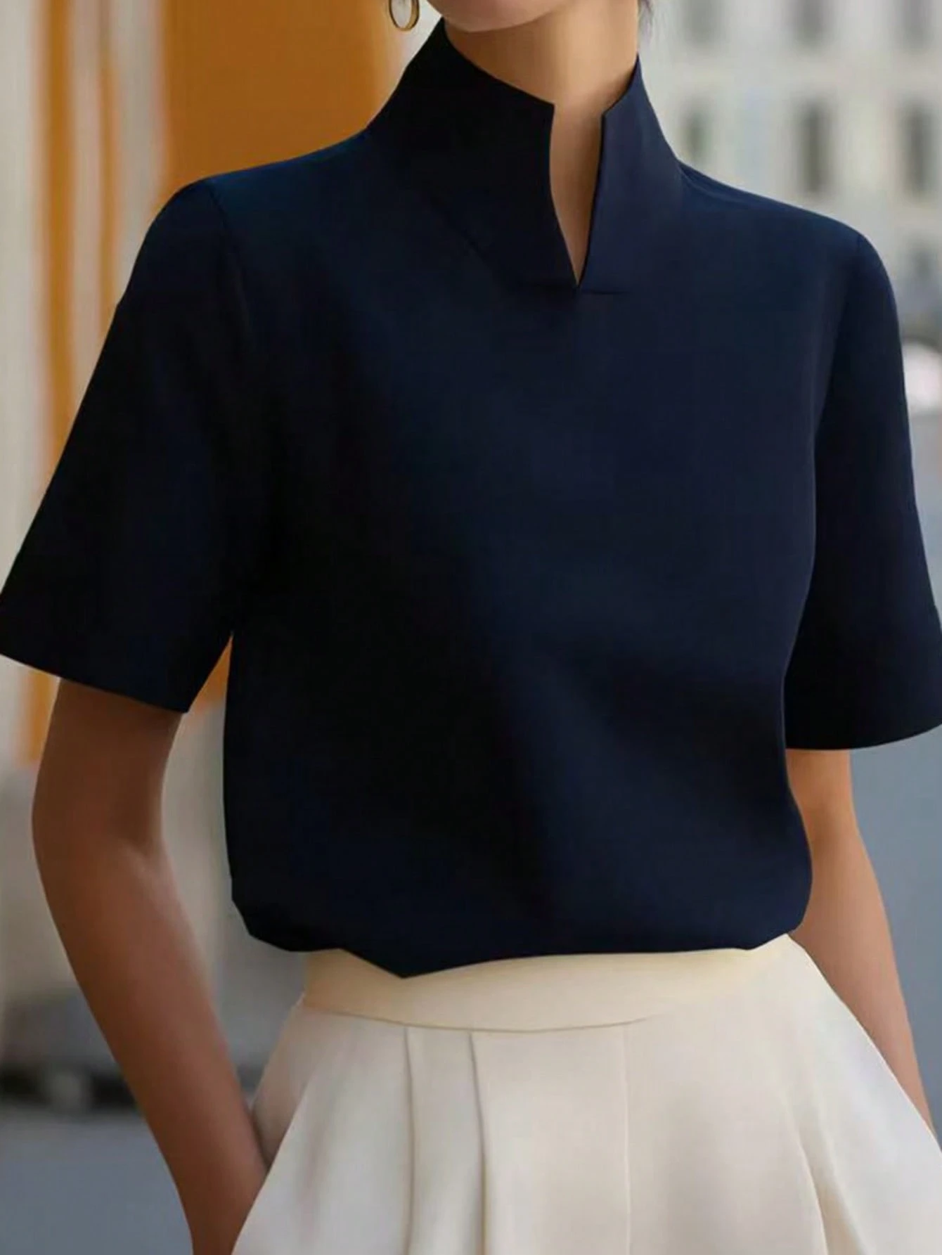 Blouse élégante pour femme à col chinois, manches courtes, couleur abricot, tricot côtelé — vue 9