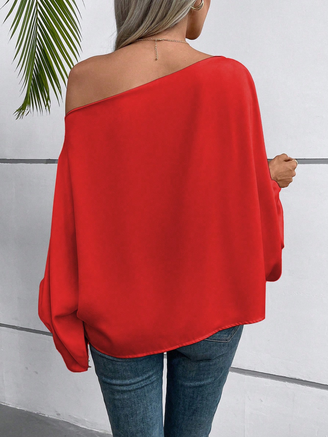 Blouse ample femme col asymétrique manches chauve-souris couleur unie — vue 12