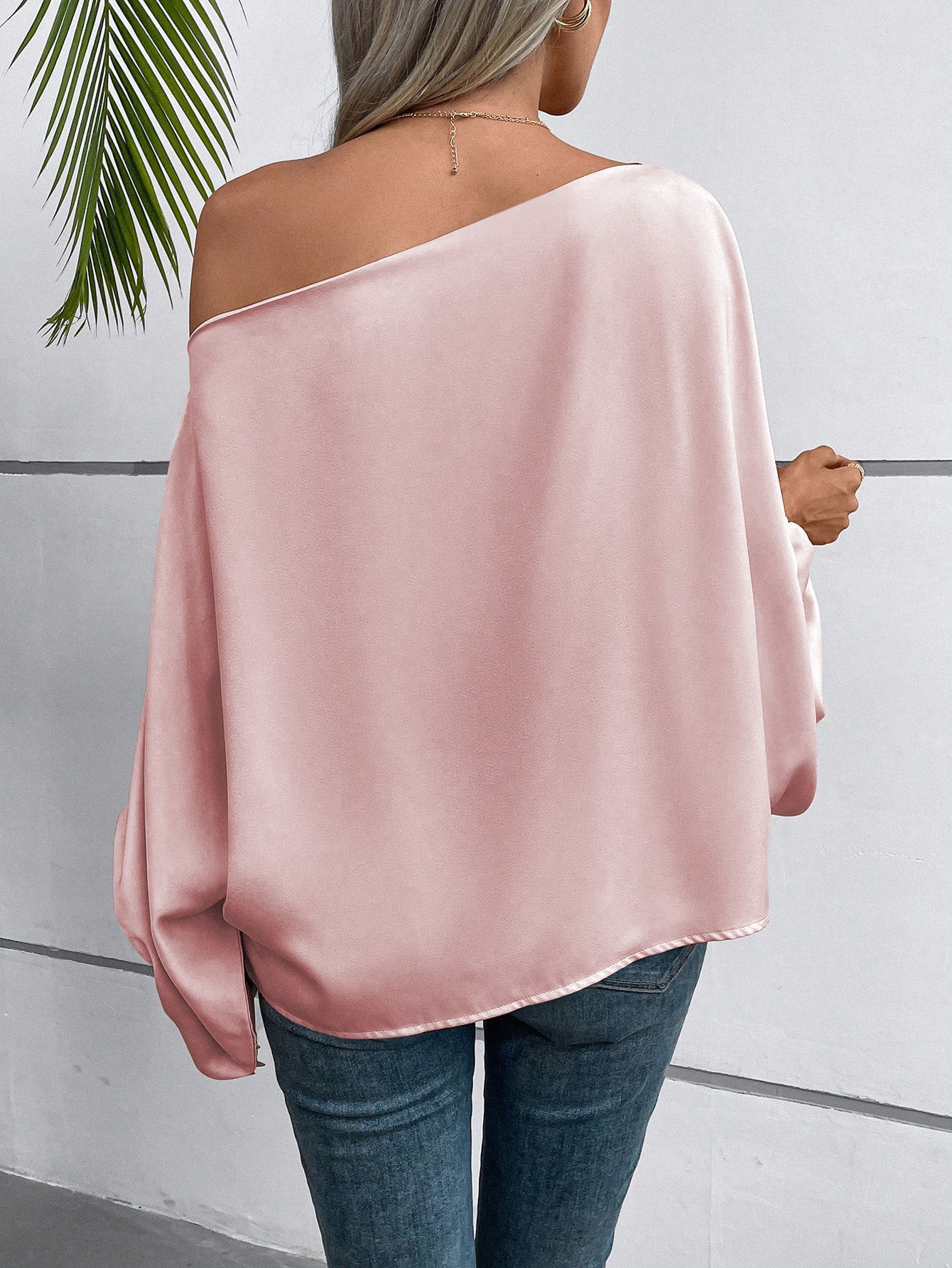 Blouse ample femme col asymétrique manches chauve-souris couleur unie — vue 11