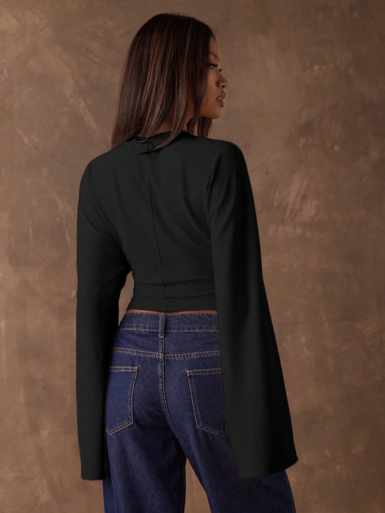Top à manches évasées et taille cintrée de couleur unie simple pour femmes au — vue 4