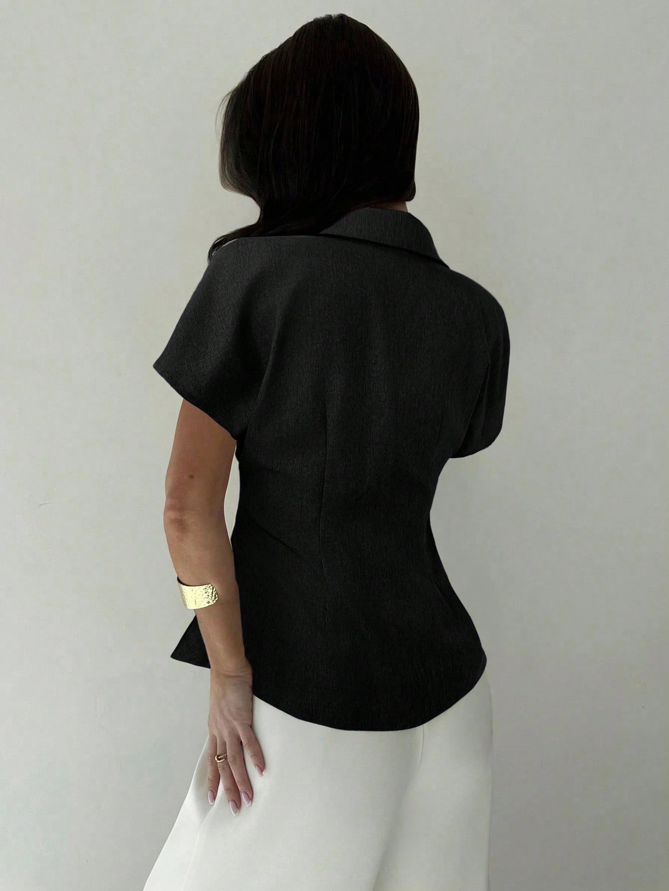 Firerie Chemise en lin pour femmes à taille froncée et manches courtes avec bouton — vue 4