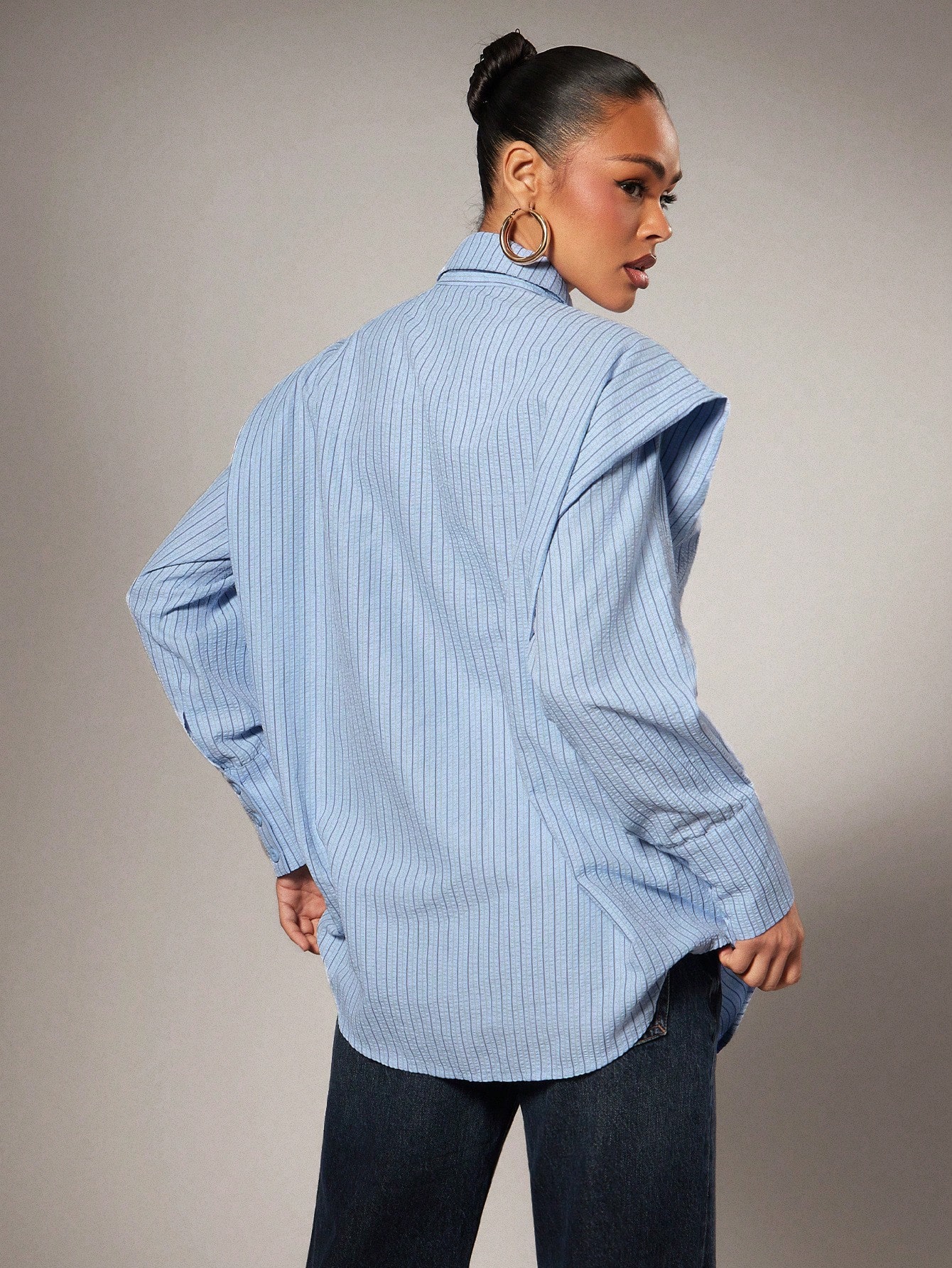 Hauture Chemise rayée à épaules exagérées avec nœud devant — vue 7