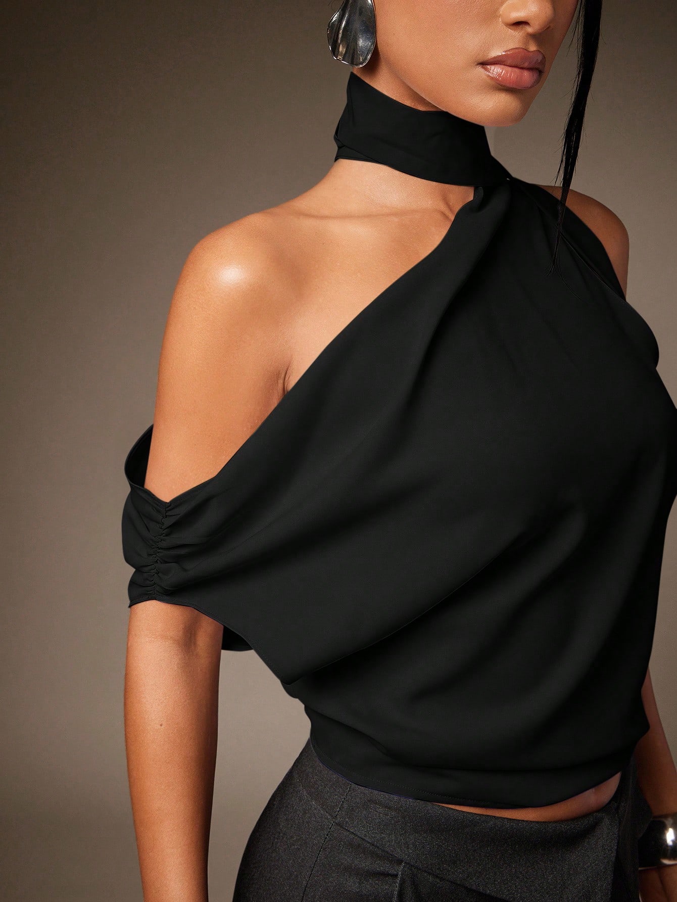 Hauture Blouse décontractée d'été sexy de base avec une épaule dénudée, col foulard et — vue 8
