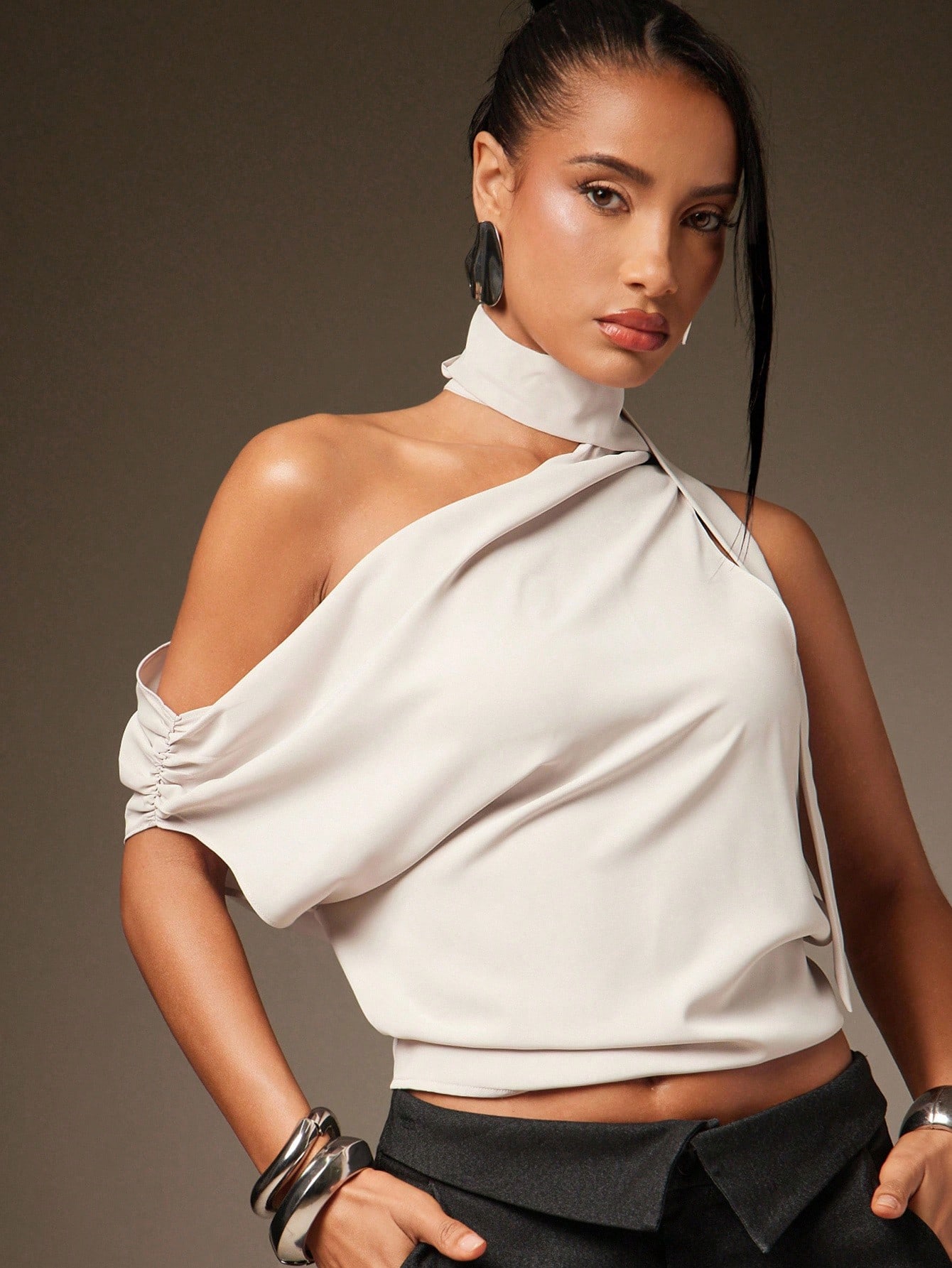Hauture Blouse décontractée d'été sexy de base avec une épaule dénudée, col foulard et — vue 7