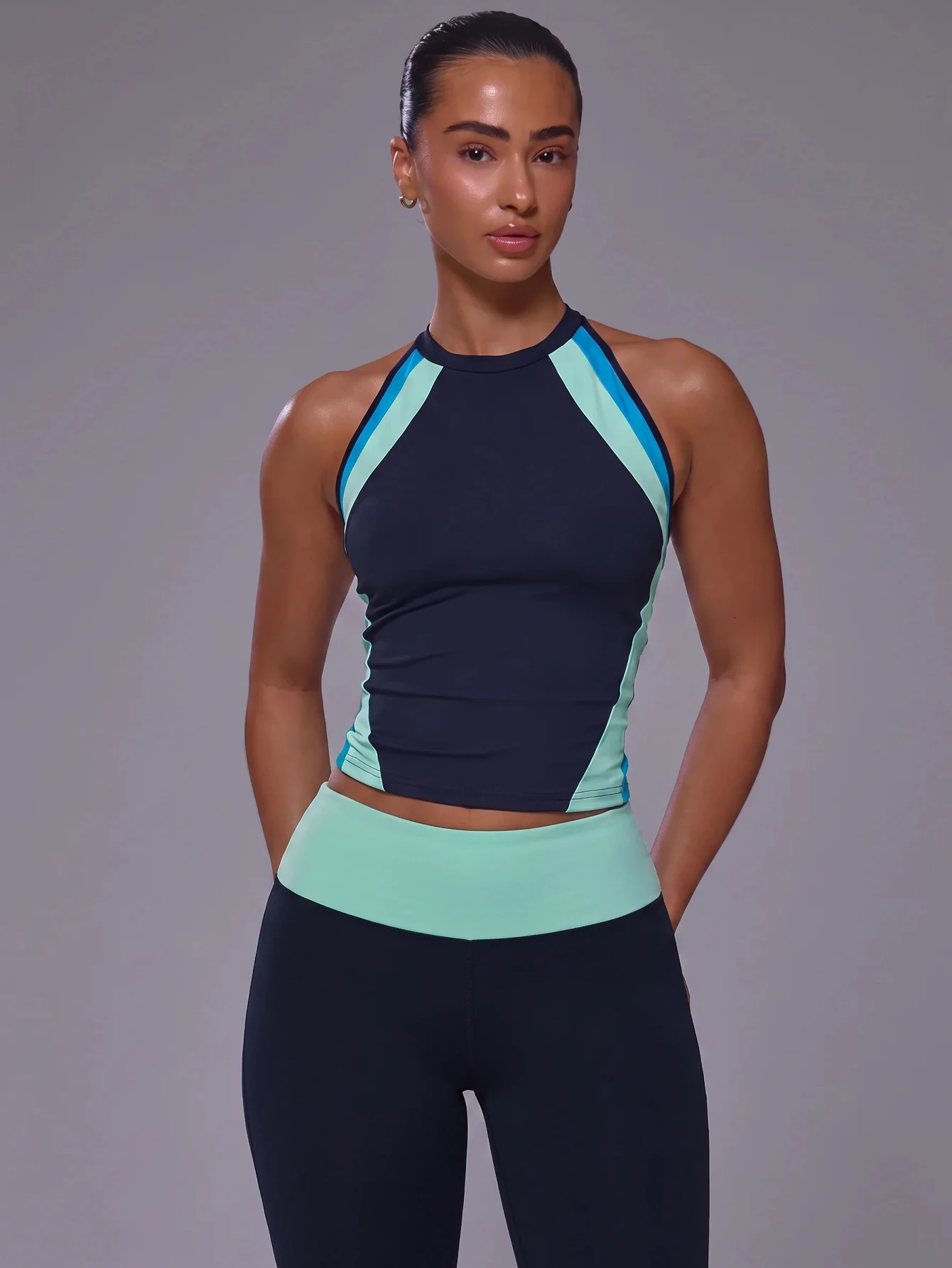 Musera Sport Débardeur de sport ajusté coordonné avec panneaux avant contrastés, col — vue 5