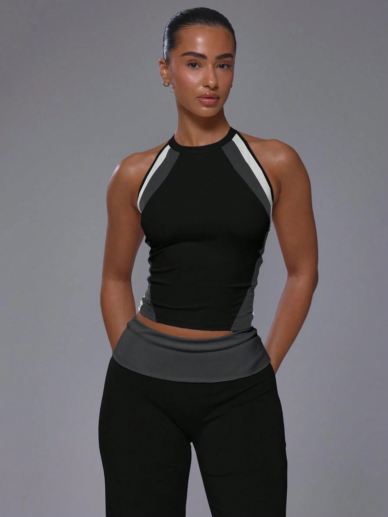 Musera Sport Débardeur de sport ajusté coordonné avec panneaux avant contrastés, col