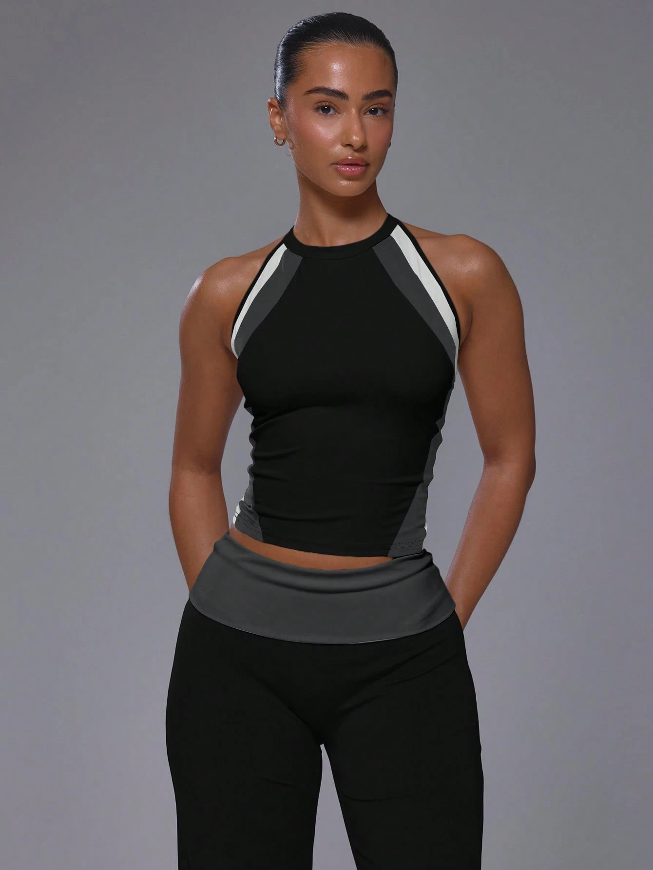 Musera Sport Débardeur de sport ajusté coordonné avec panneaux avant contrastés, col