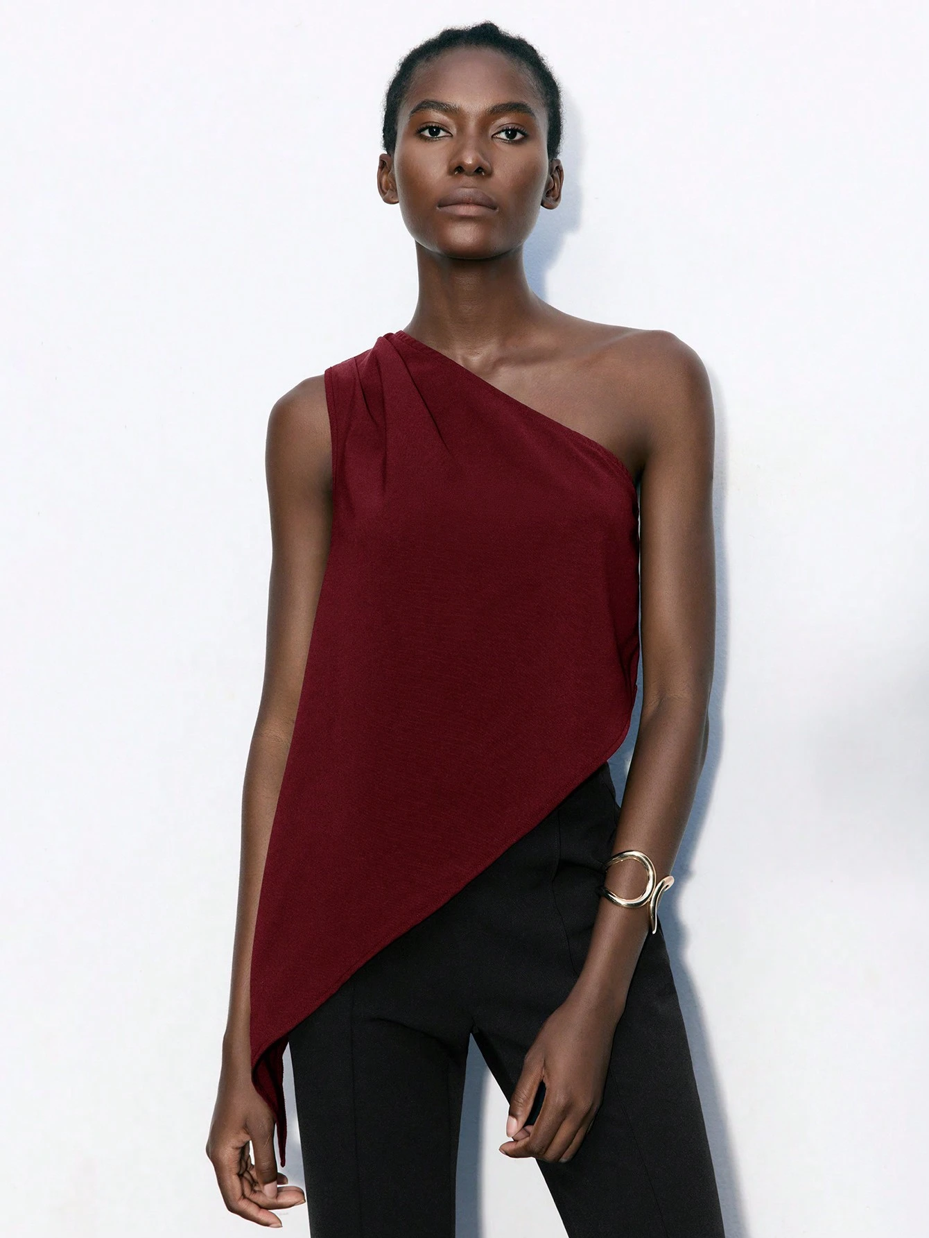 Maija Top décontracté sans manches plissé de couleur unie blanc asymétrique pour femmes, — vue 3
