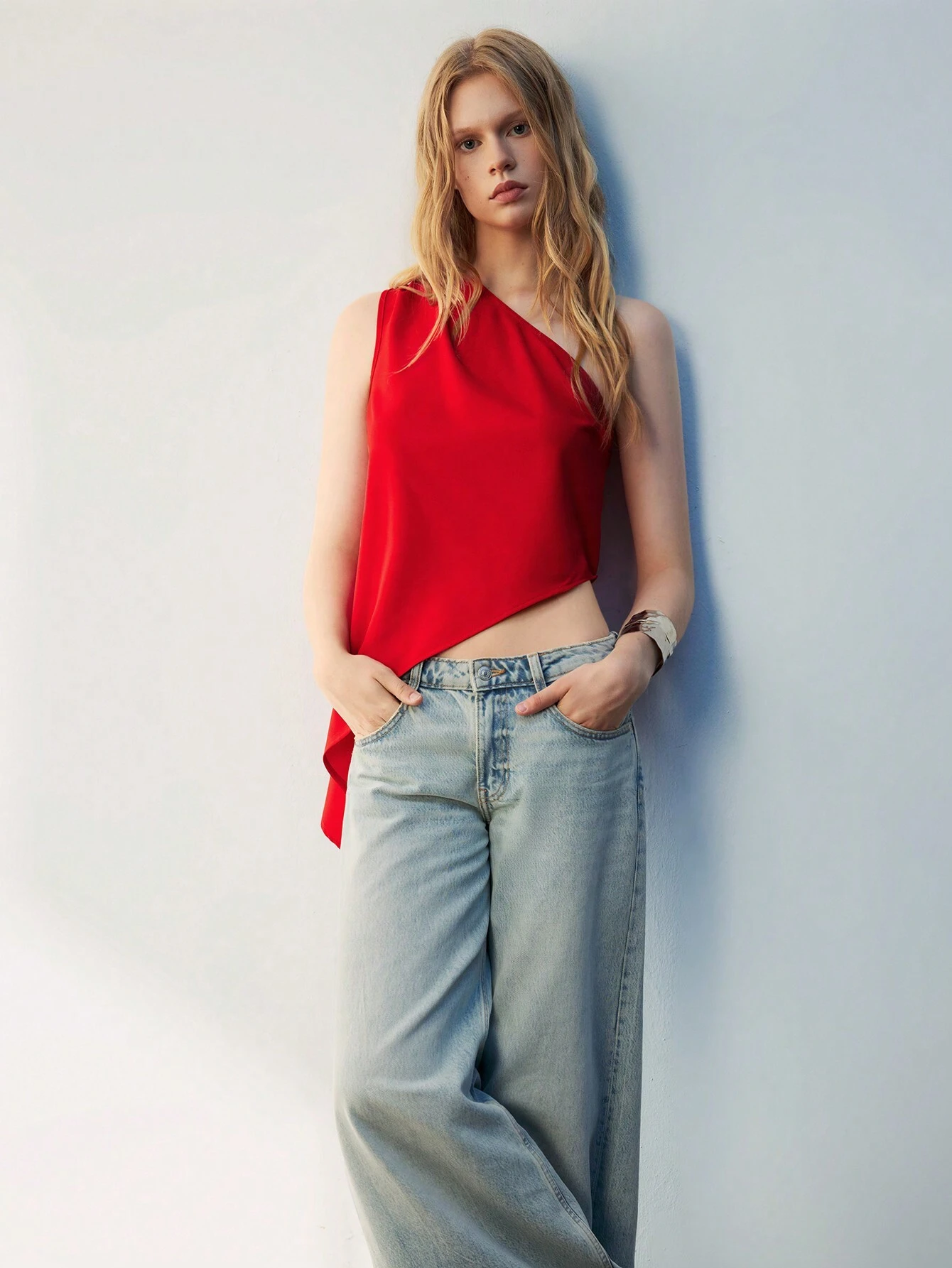 Maija Top décontracté sans manches plissé de couleur unie blanc asymétrique pour femmes, — vue 5