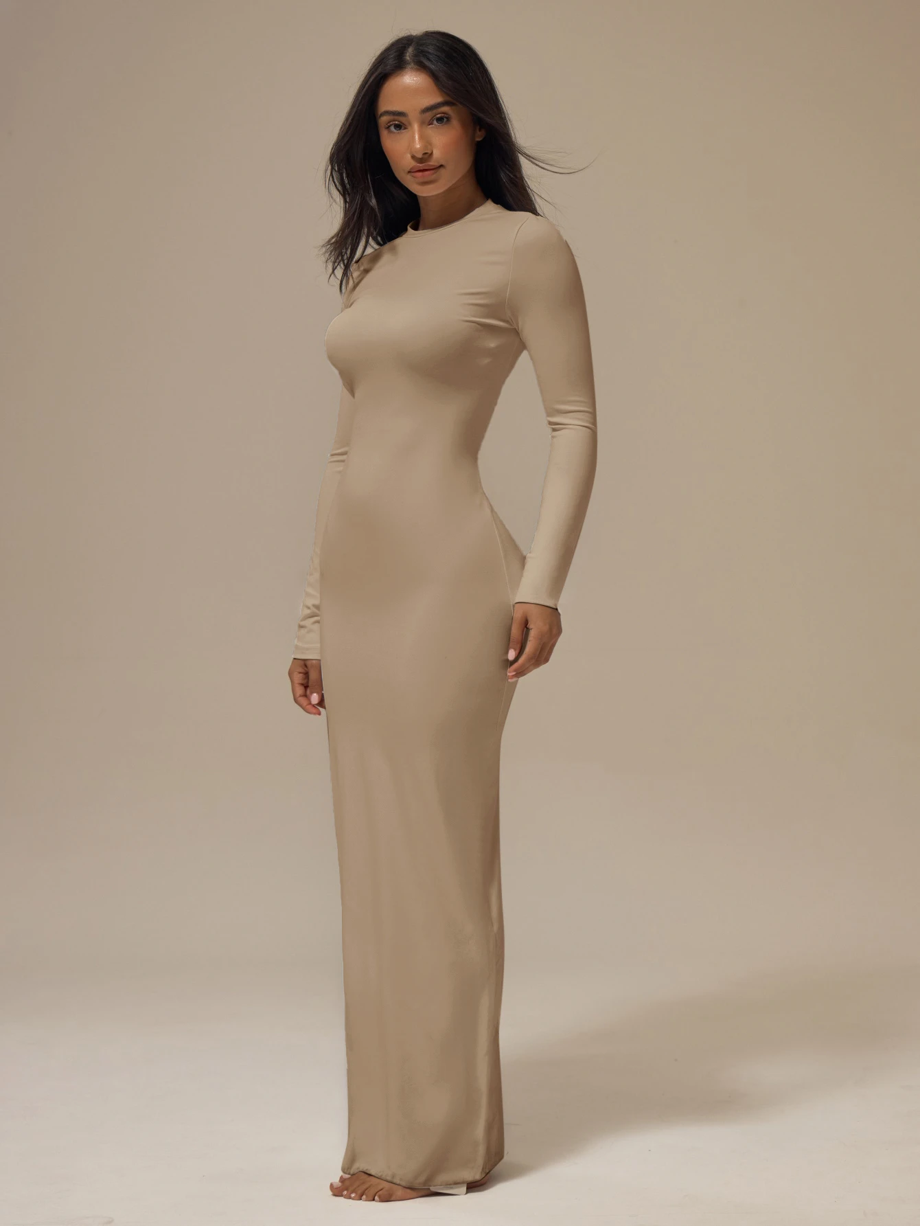 MUSERA ESSENTIALS Robe mi-longue ajustée à manches longues au toucher doux. Basique, — vue 5