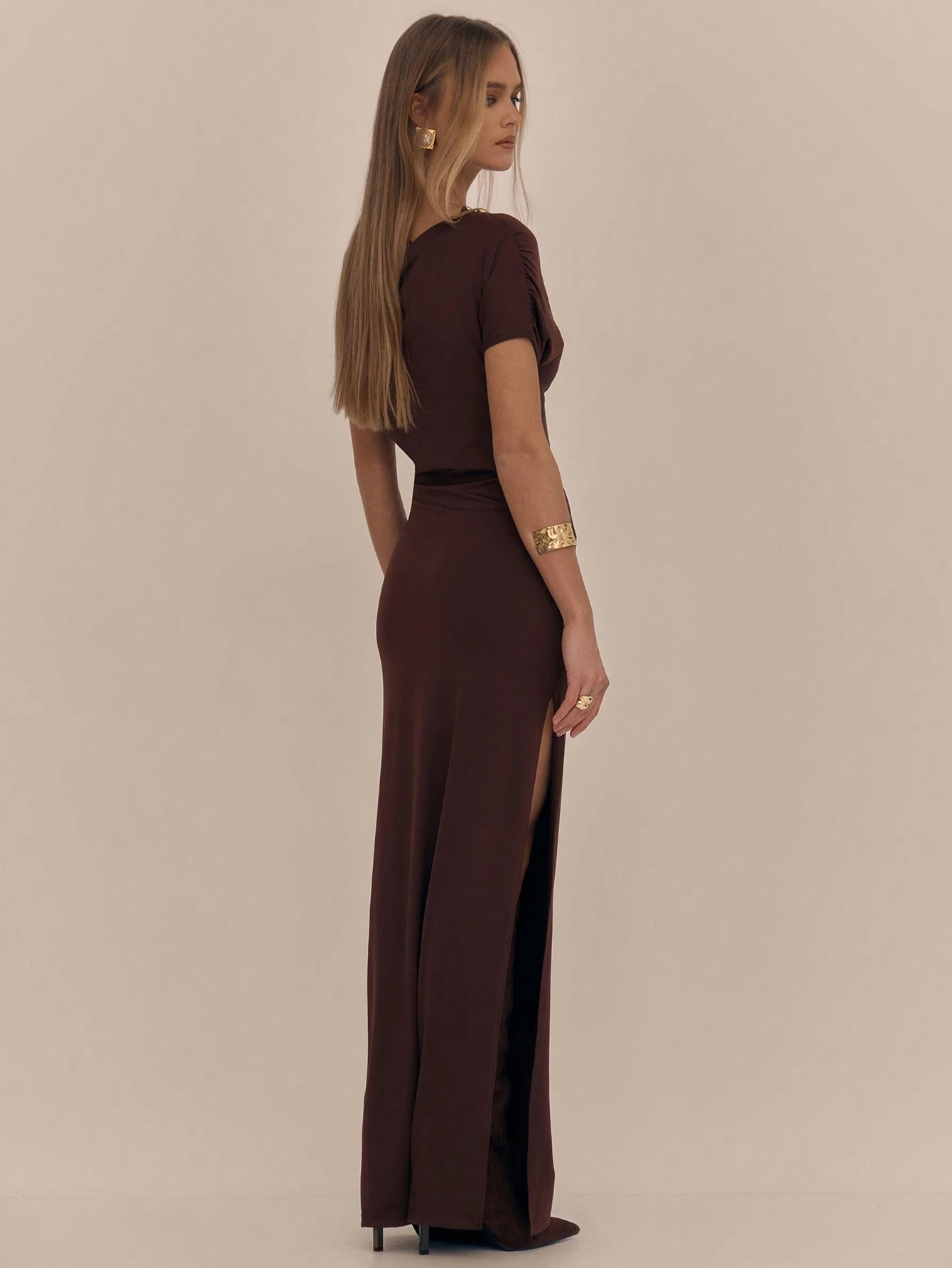 MUSERA Robe longue asymétrique à épaule drapée et fendue sur le côté. Élégante pour les — vue 4