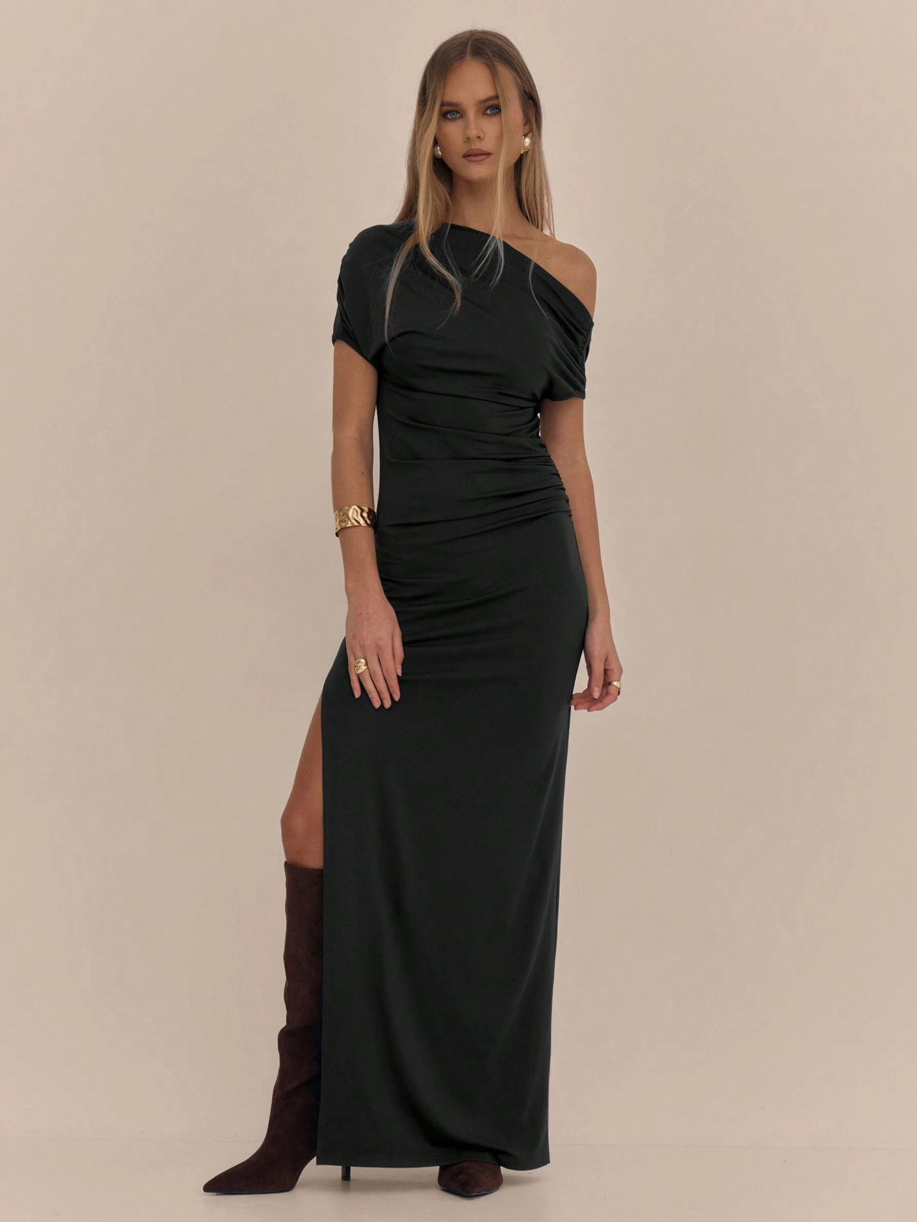 MUSERA Robe longue asymétrique à épaule drapée et fendue sur le côté. Élégante pour les