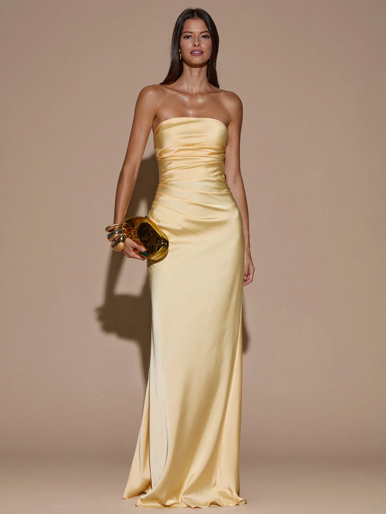 Robe sirène minimaliste sexy de couleur unie jaune crème plissée dos nu — vue 9