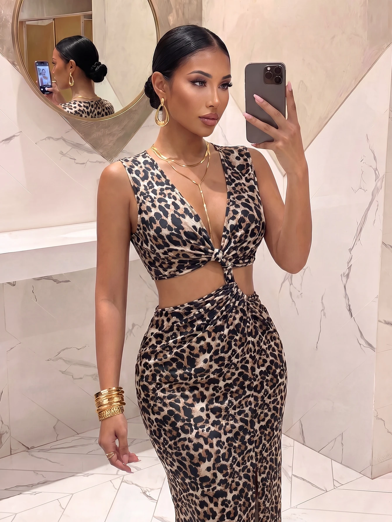 Slaydiva Robe longue blanche élégante pour femme avec décolleté en V profond et découpes, — vue 4