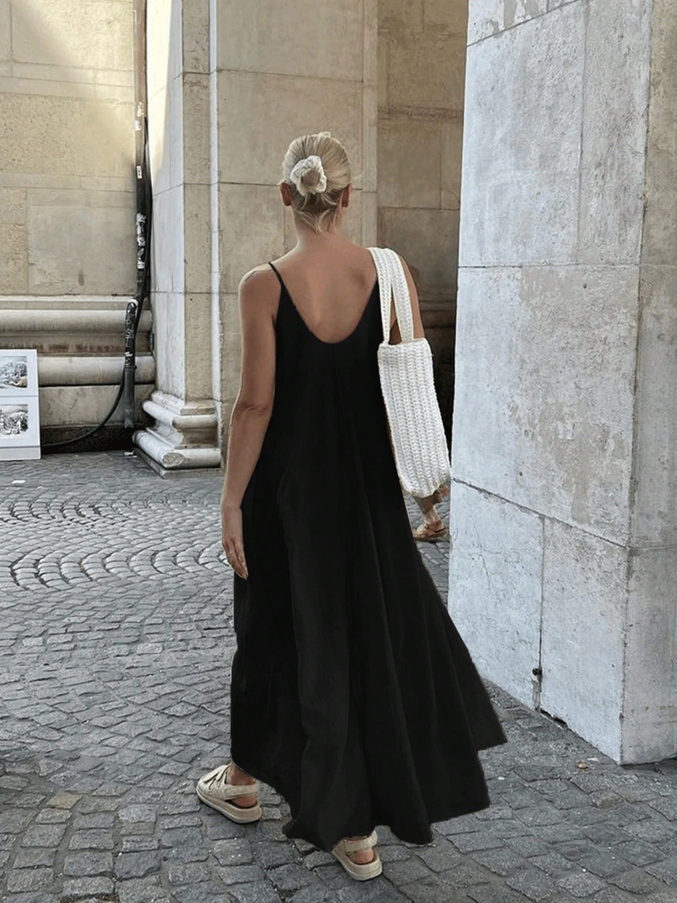 Robe minimaliste élégante et décontractée pour femme, de couleur unie avec bretelles, — vue 7