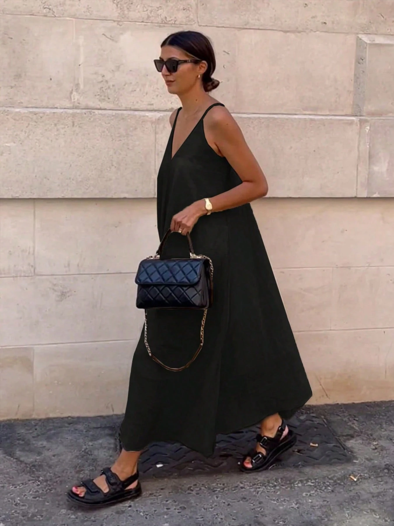 Robe minimaliste élégante et décontractée pour femme, de couleur unie avec bretelles, — vue 12