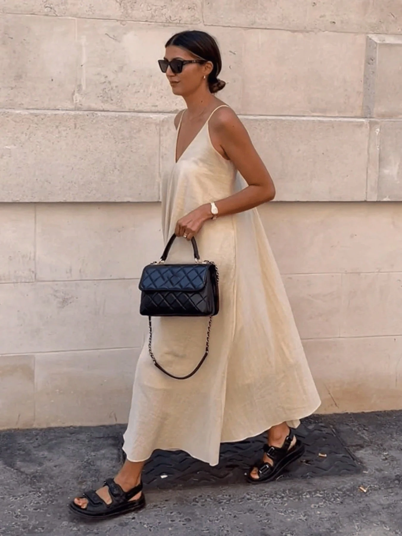 Robe minimaliste élégante et décontractée pour femme, de couleur unie avec bretelles, — vue 11