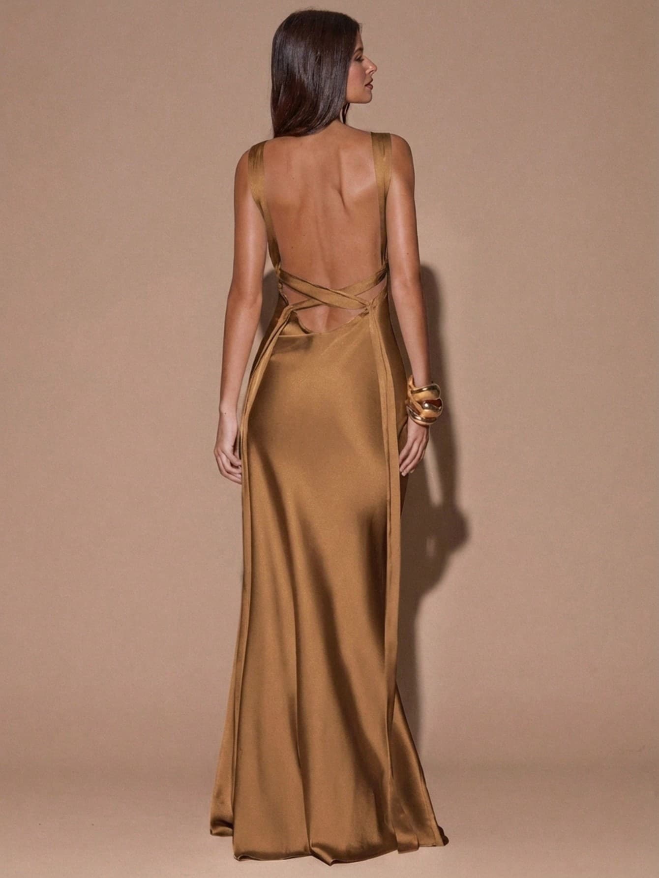 Robe sexy minimaliste de couleur unie jaune/crème à col en V profond, sans — vue 5