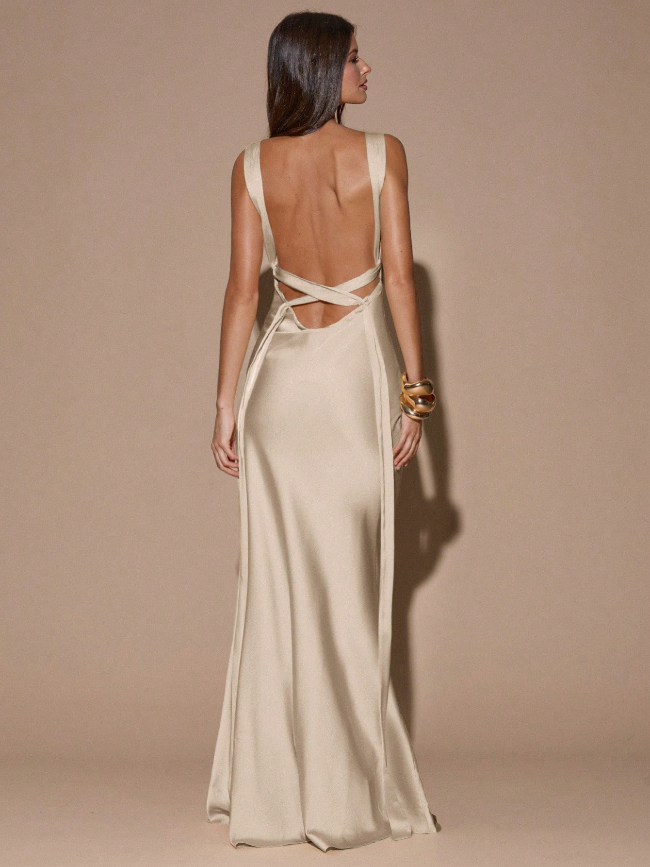 Robe sexy minimaliste de couleur unie jaune/crème à col en V profond, sans — vue 9