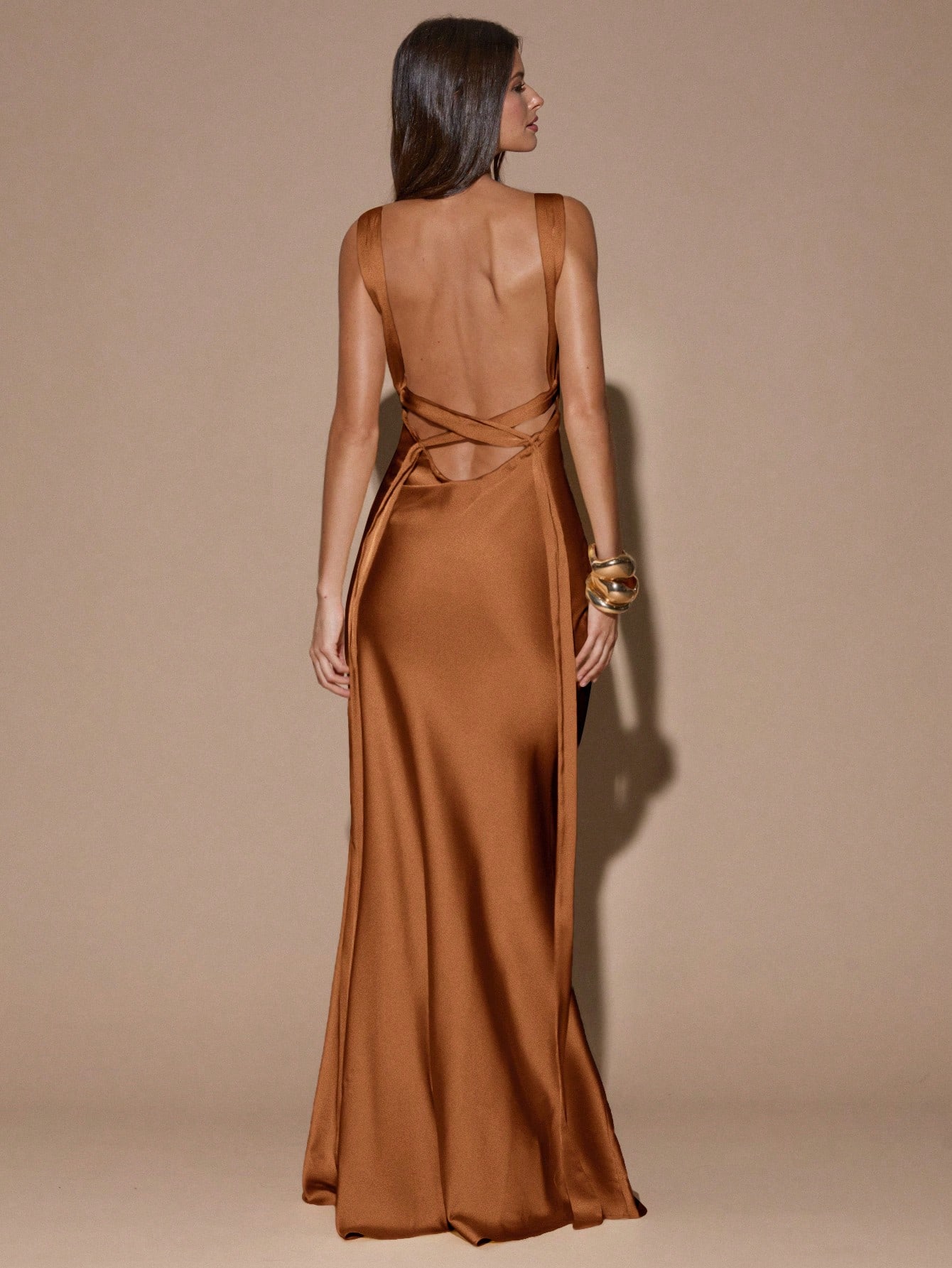 Robe sexy minimaliste de couleur unie jaune/crème à col en V profond, sans — vue 19