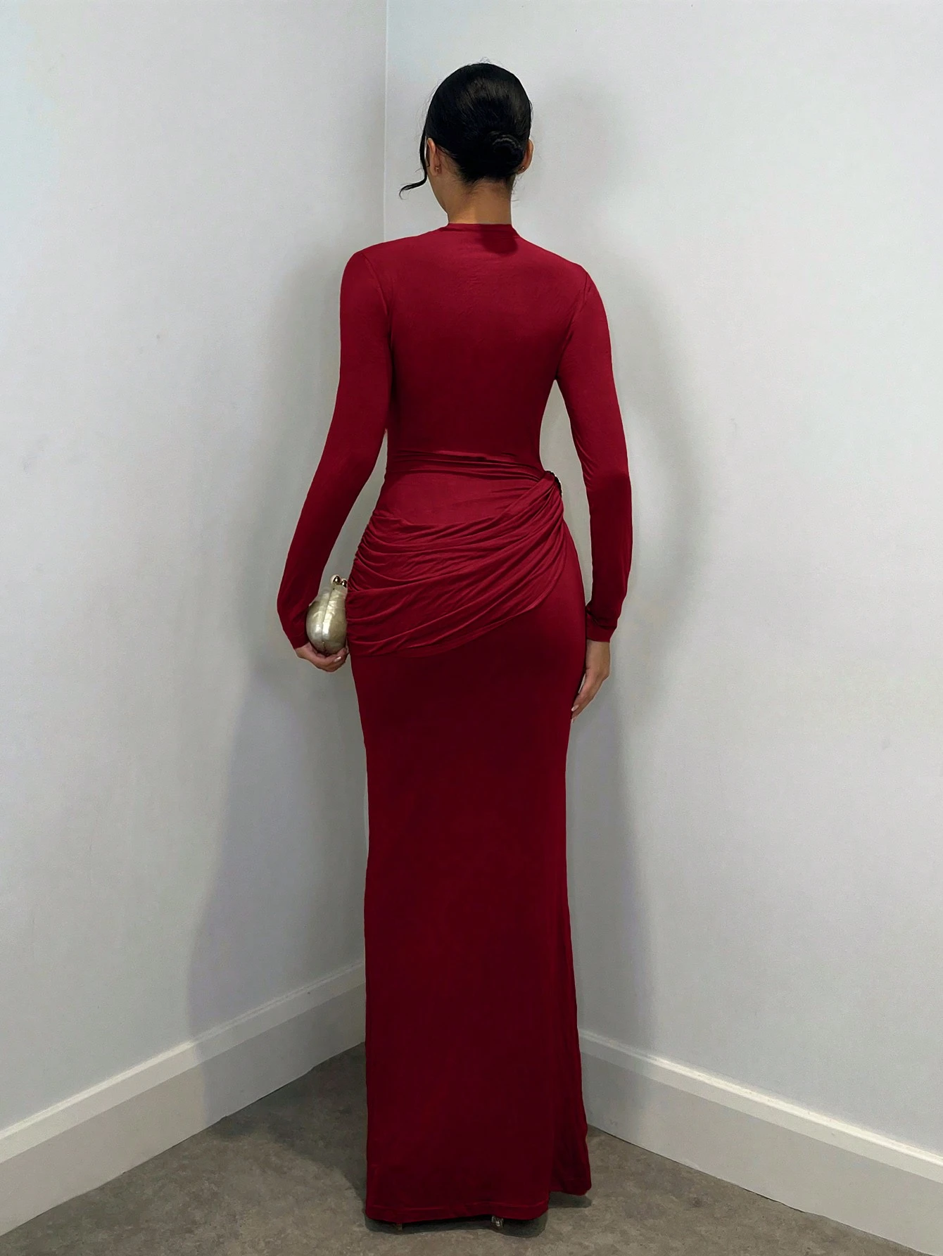 Robe longue élégante pour femme avec décoration métallique, convenant pour les — vue 7