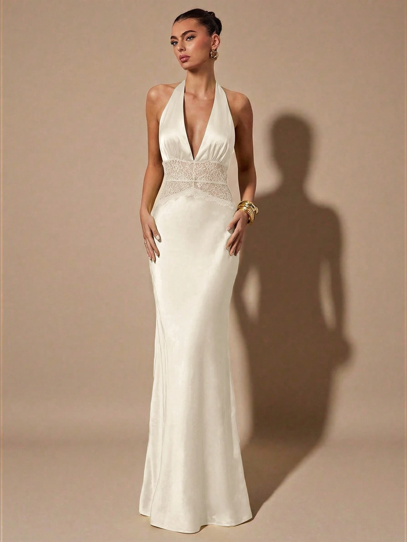 Robe longue élégante et formelle blanc crème d'été avec col en V profond, dos