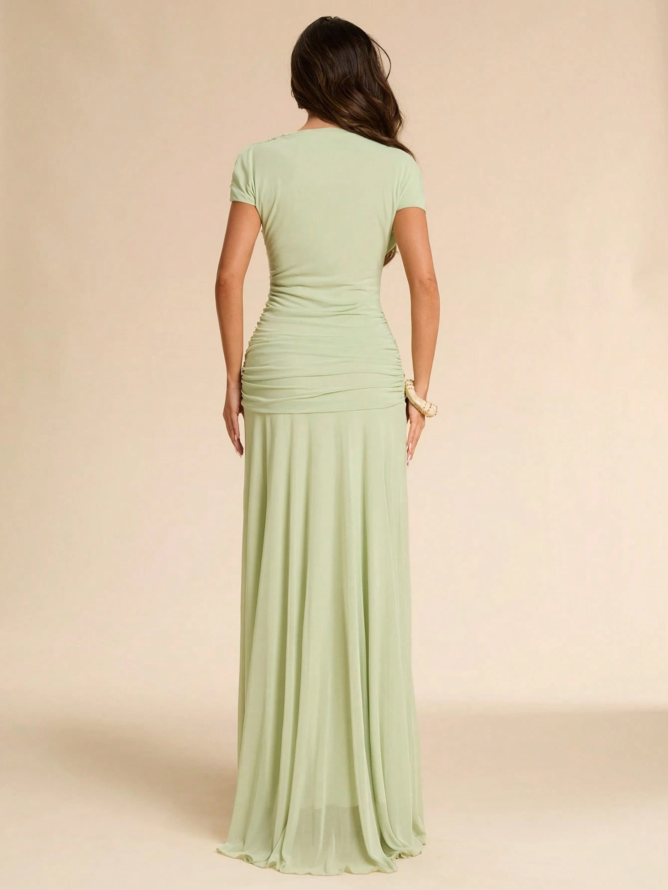 Robe longue asymétrique froncée ajustée, verte, convenant pour une invitée de — vue 3