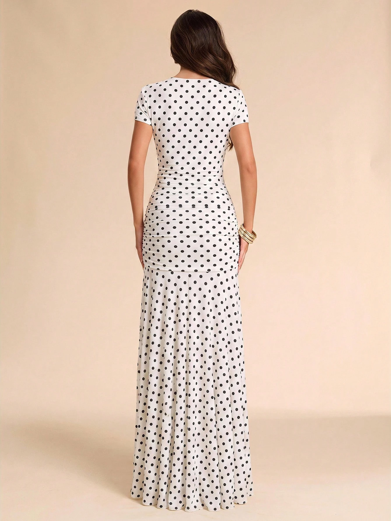 Robe longue asymétrique froncée ajustée, verte, convenant pour une invitée de — vue 4